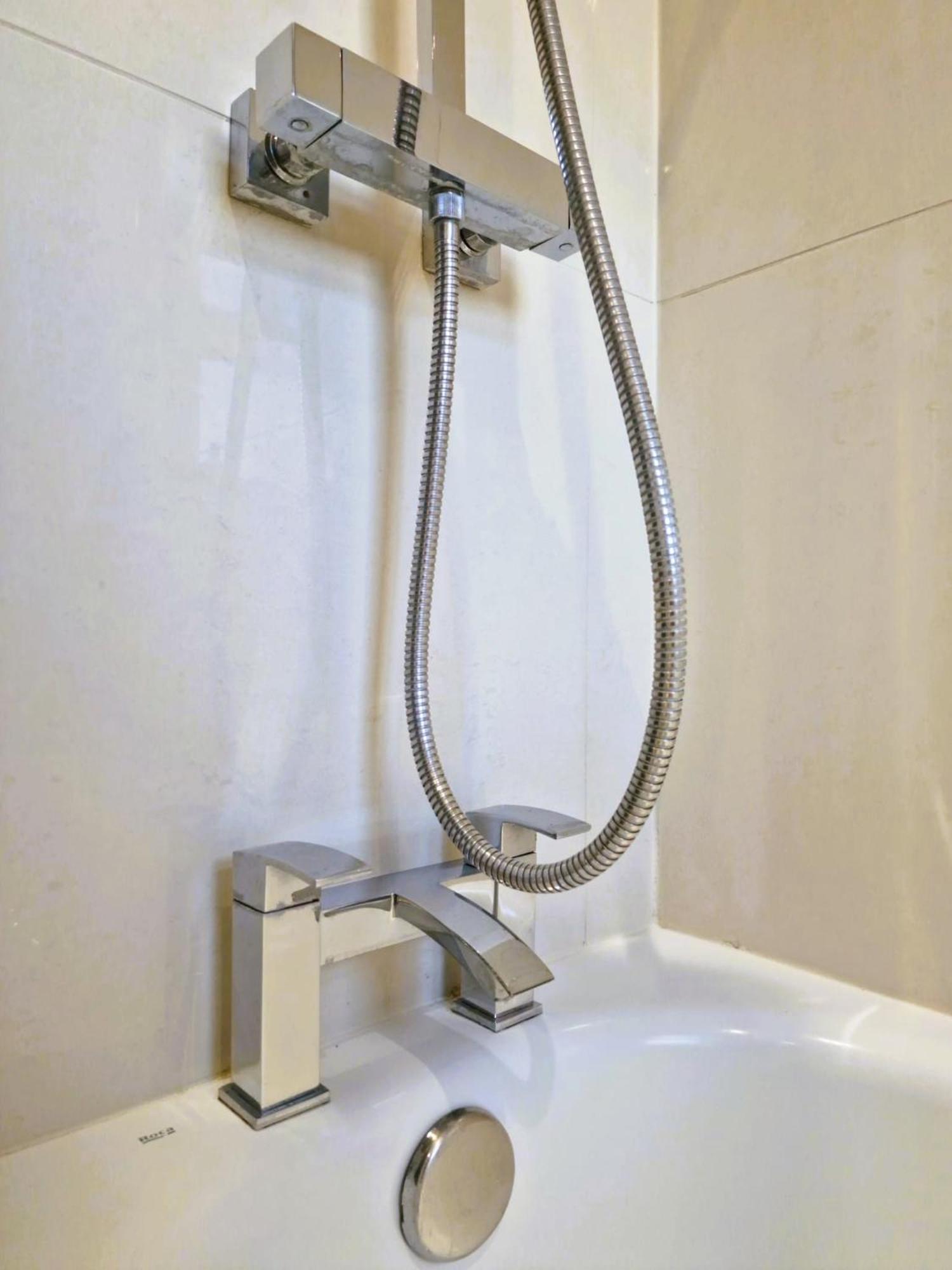 2 Bed Close To *