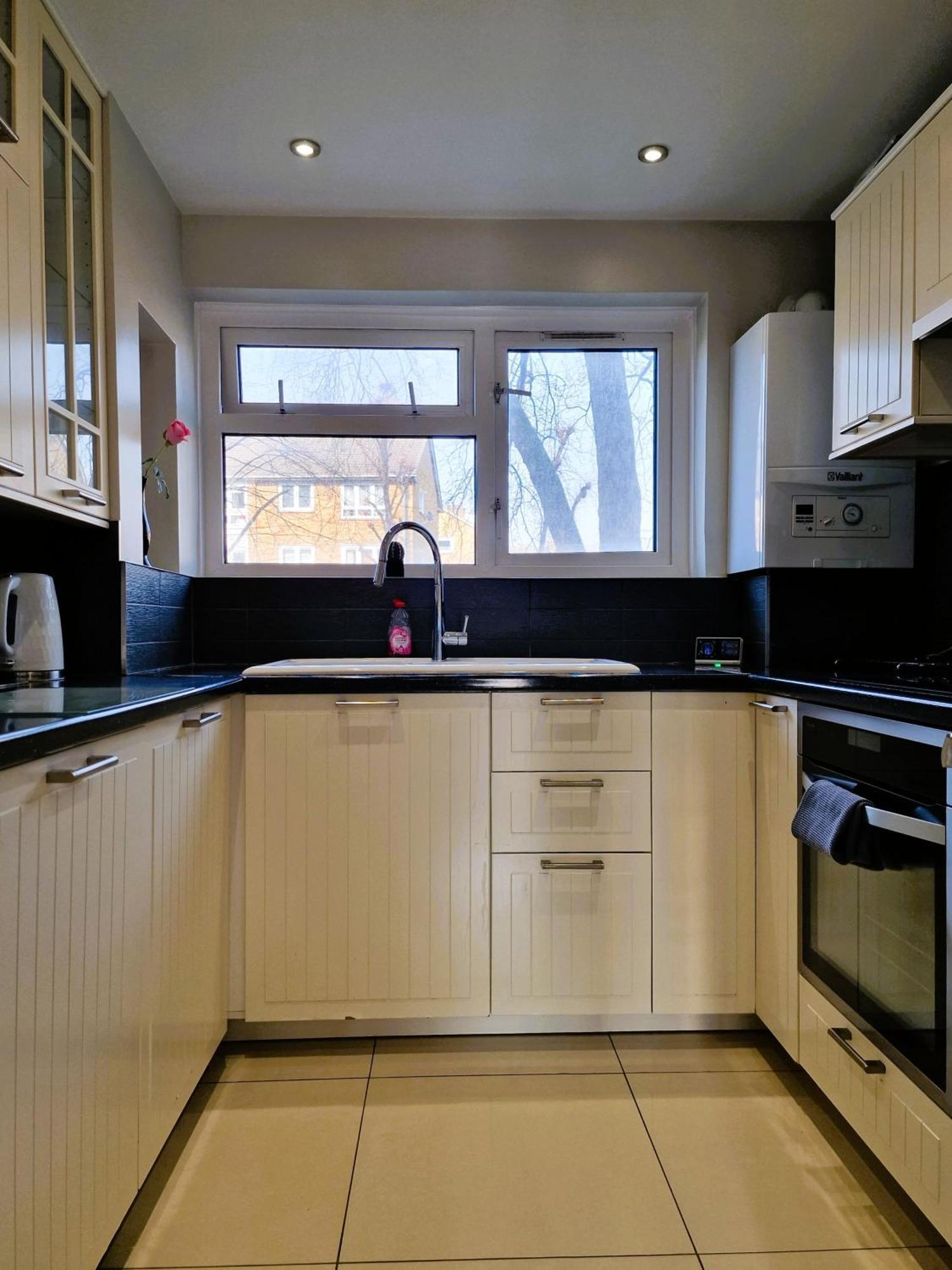 Apartment 2 Bed Close To