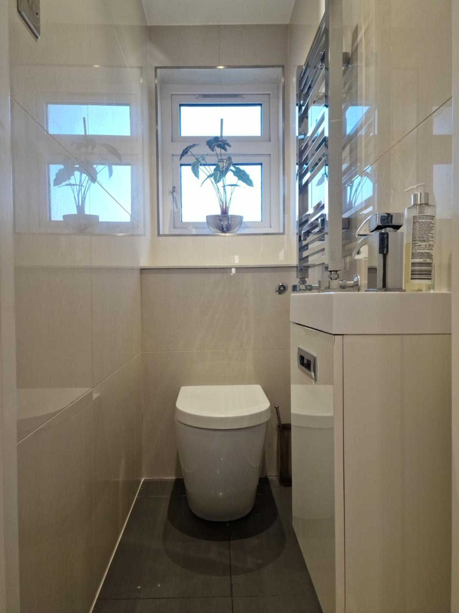 Apartment 2 Bed Close To *
