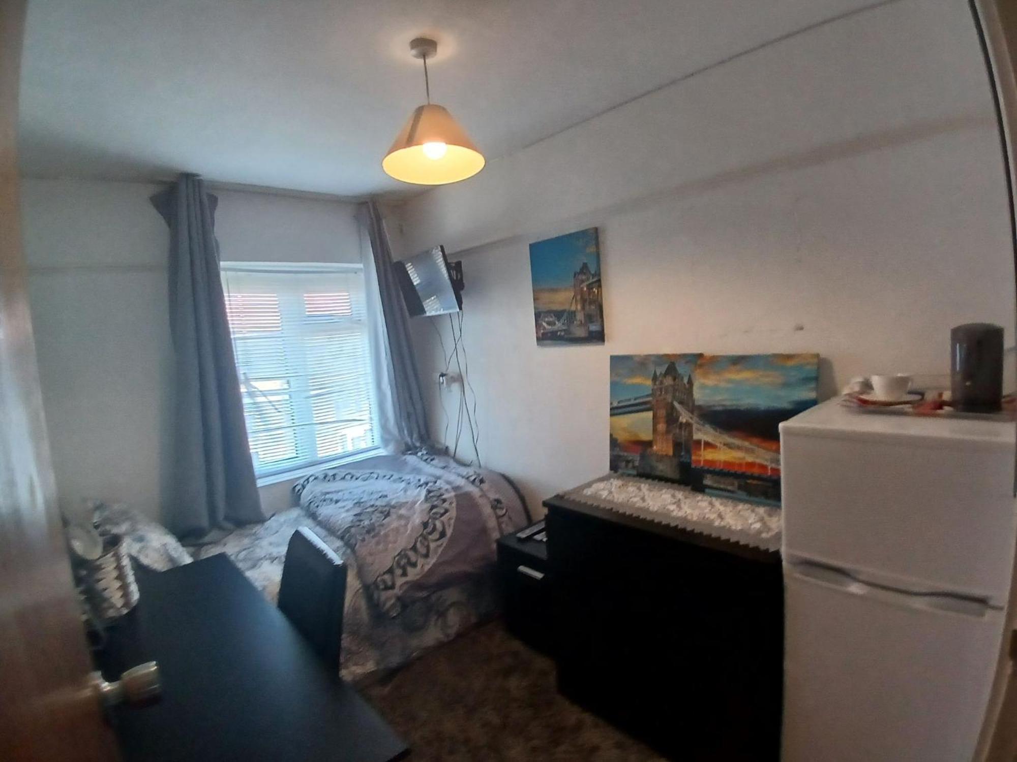 Bed & Breakfast 4 Bedroom House Rented By The London