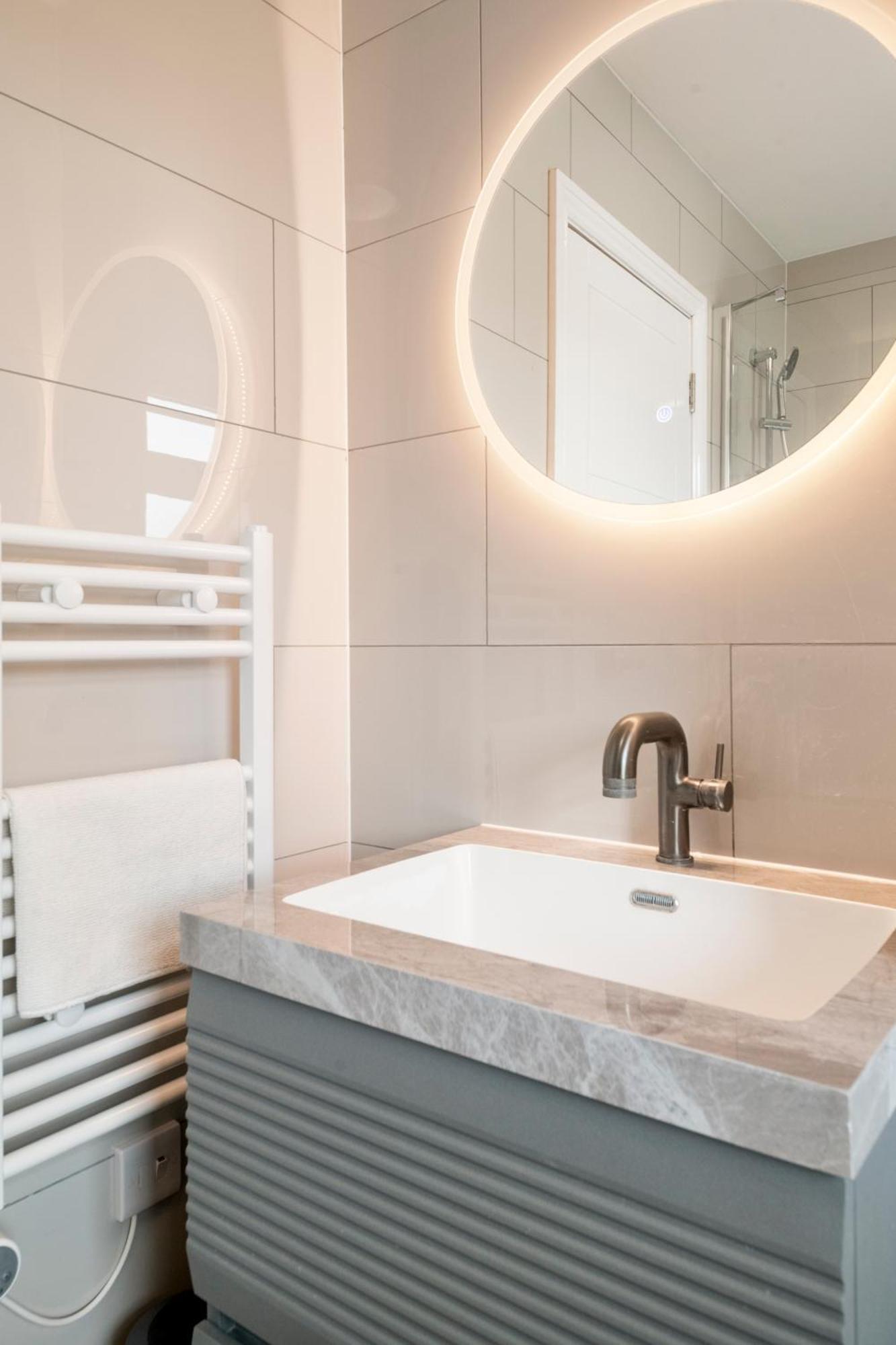 Relax In Style I Business & Leisure I Free Parking Appartement Londen