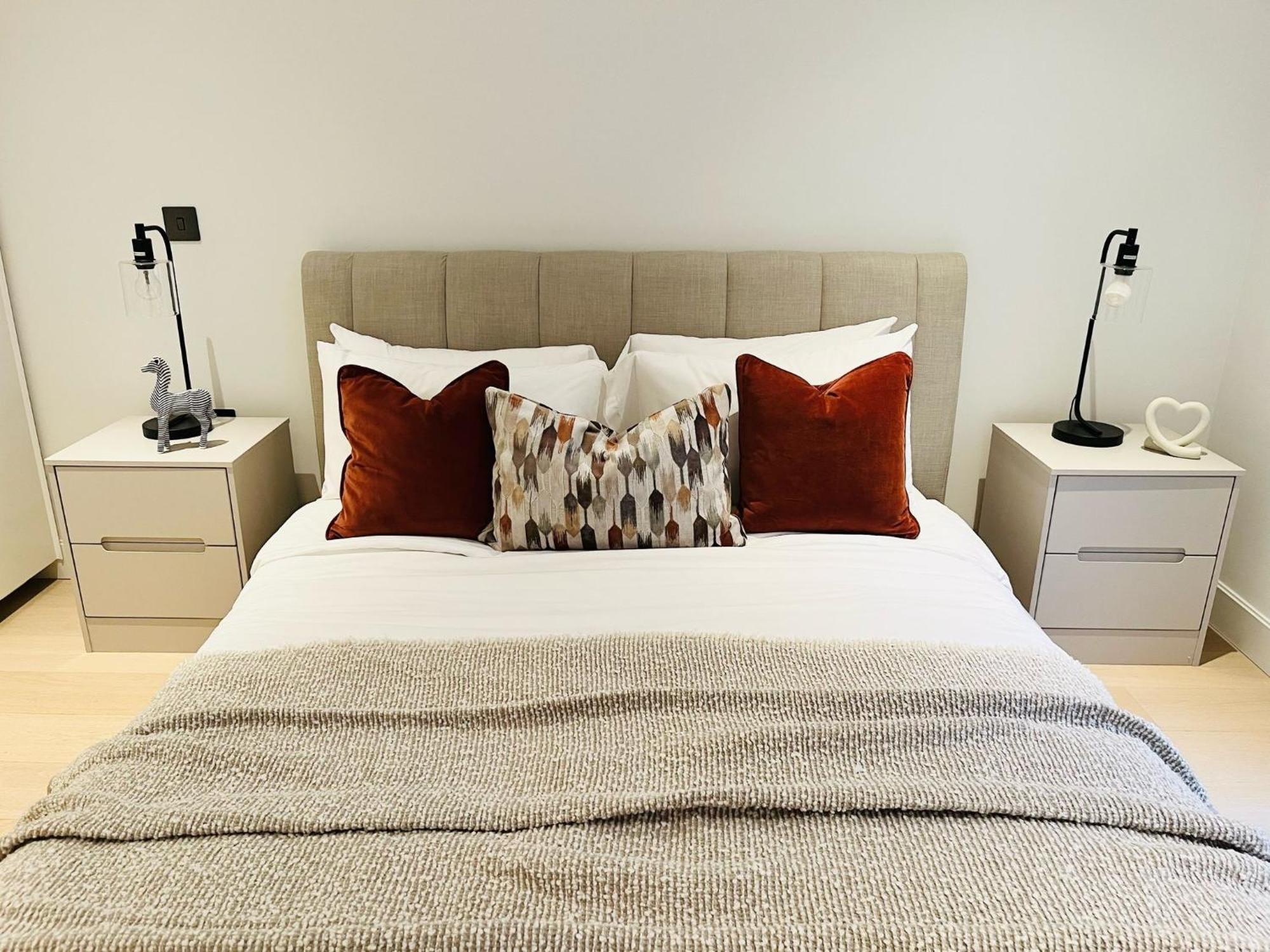 Apartment Luxury In White Living - Ideal For Family & Business London