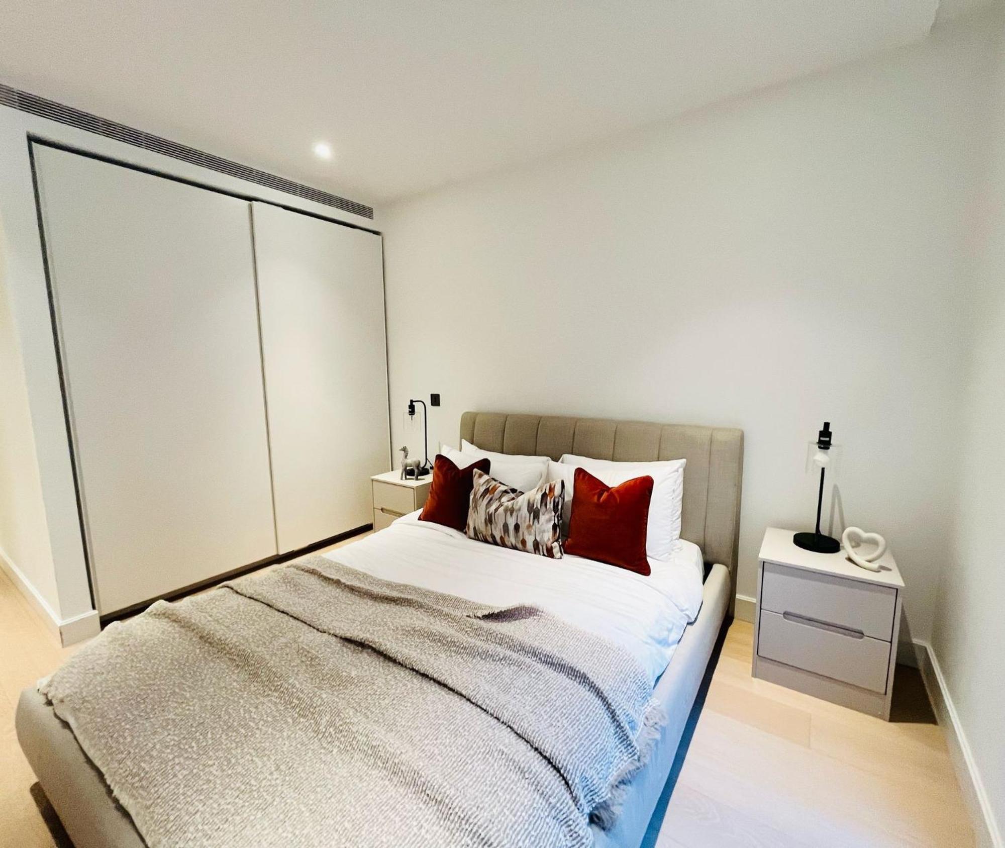 Apartment Luxury In White Living - Ideal For Family & Business