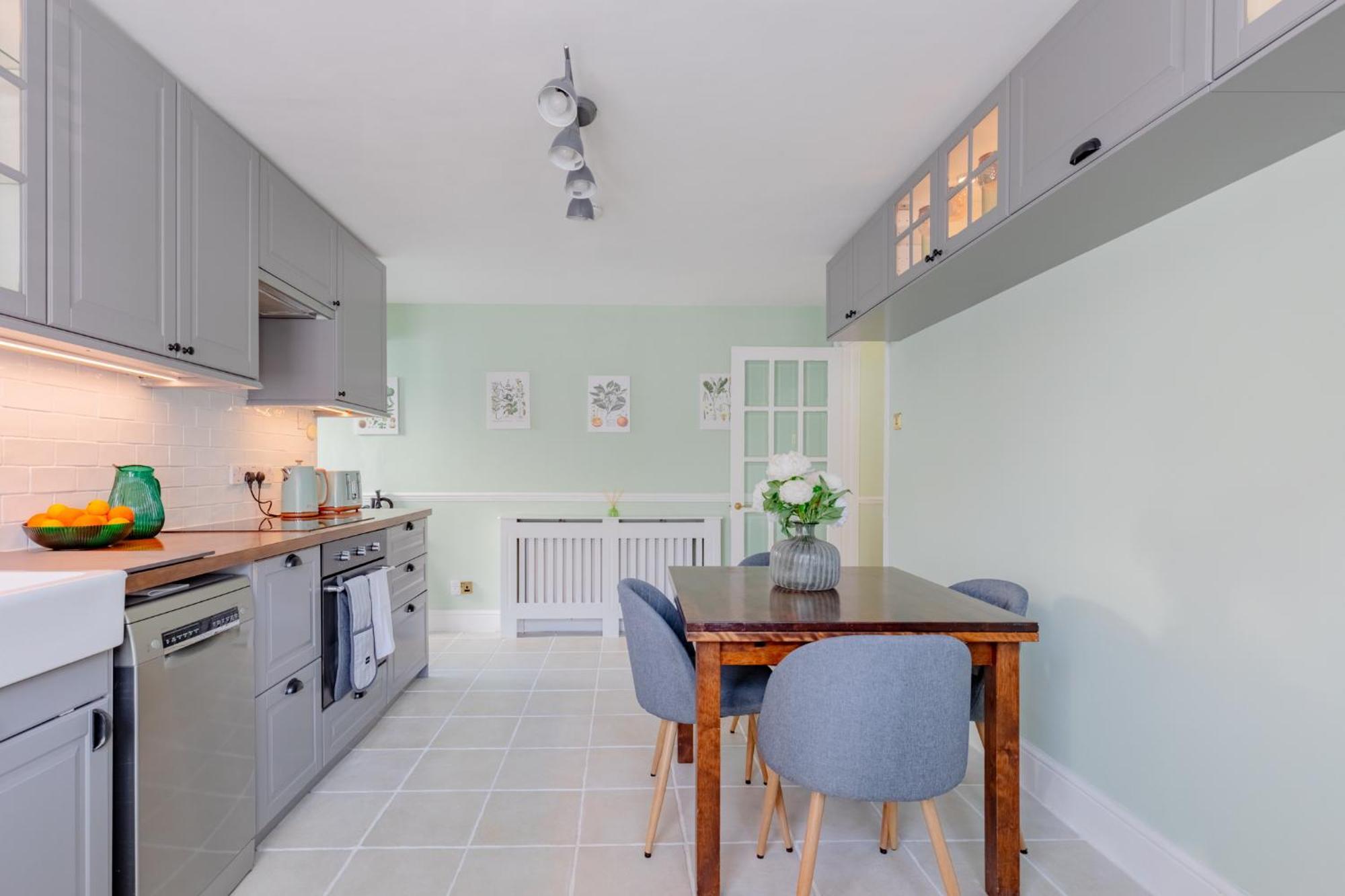 Idyllic 2bd Retreat By The River Thames Fulham Apartment