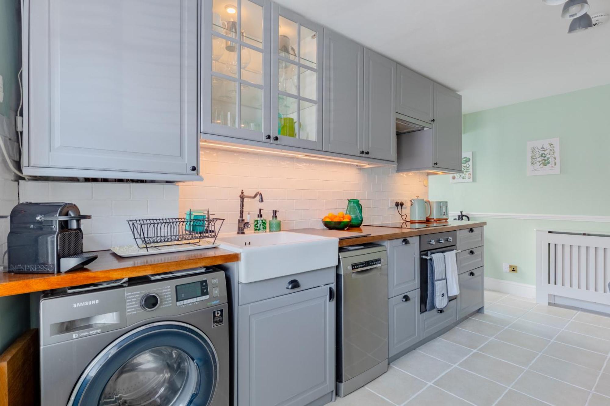 Idyllic 2bd Retreat By The River Thames Fulham Apartment London