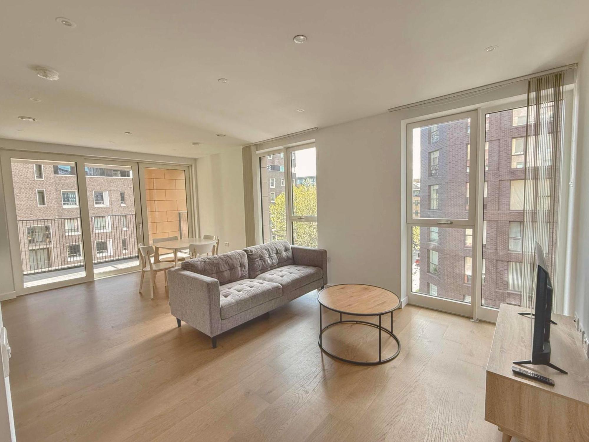 Luxury With Private Balcony In Zone 1 * London