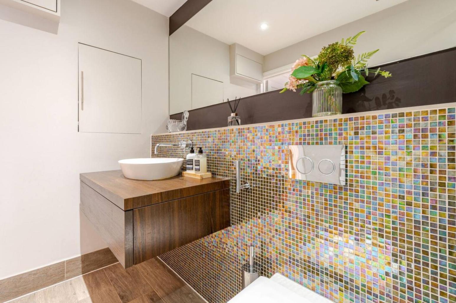 Spacious And Private By Royal Palace London