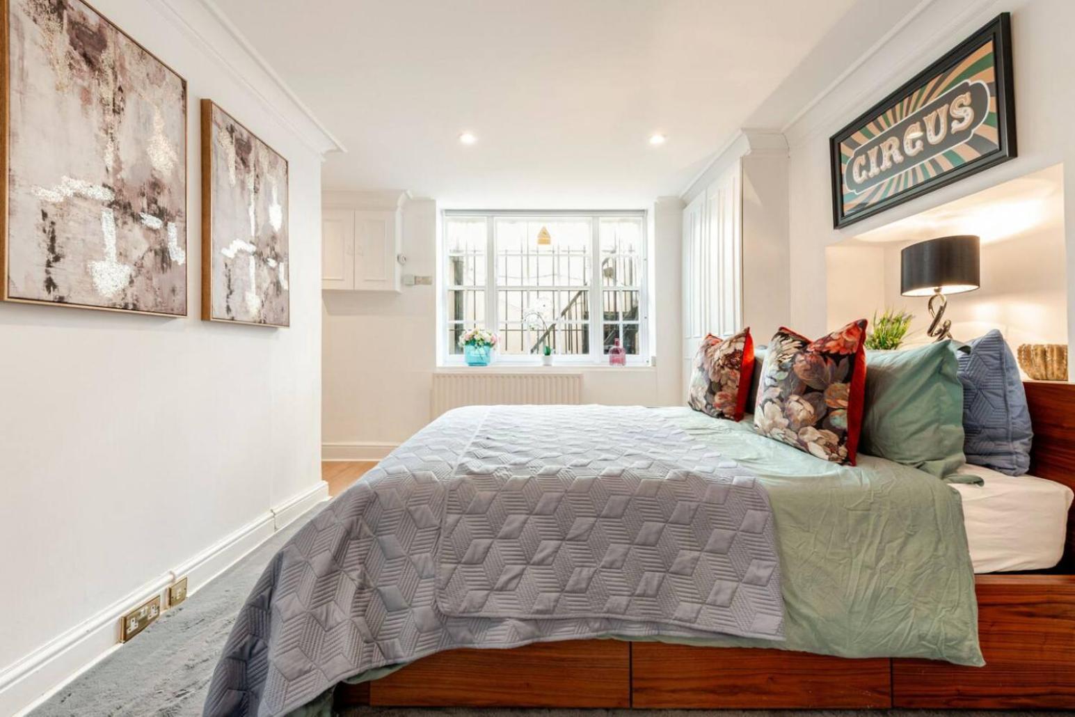 Apartment Spacious And Private By Royal Palace London