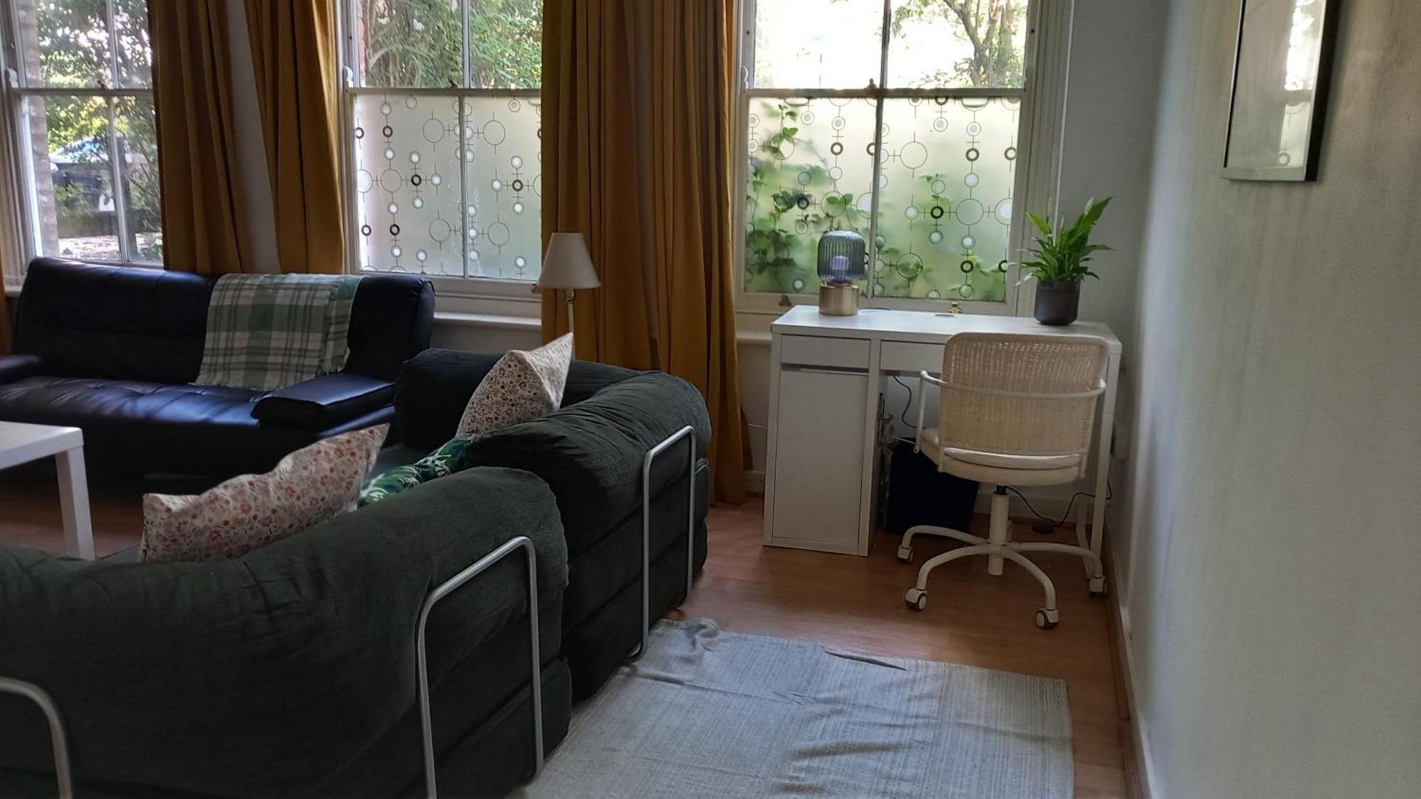 Spacious 1-bed In Islington Apartment *