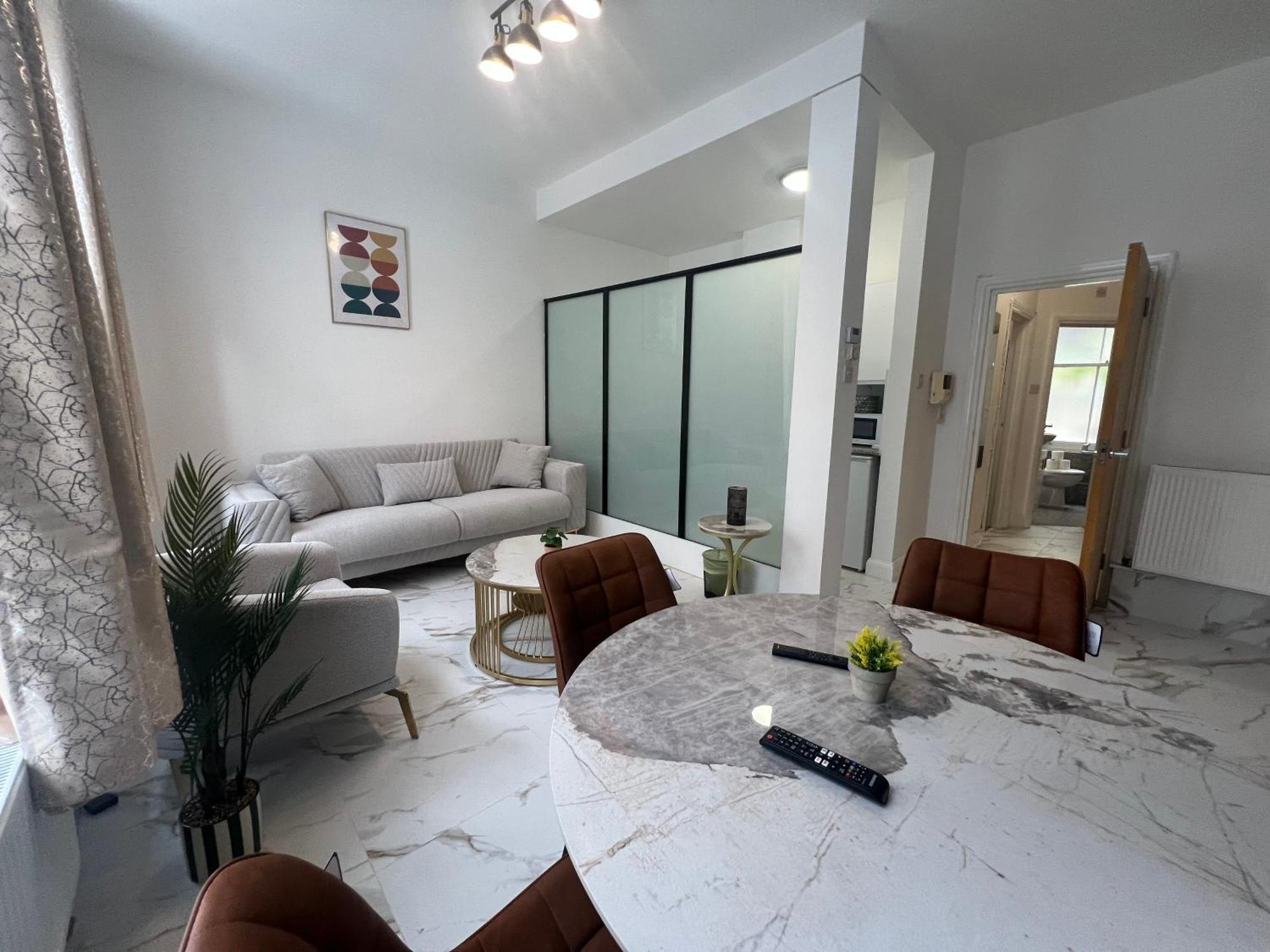 Stylish And Modern In Vibrant Soho Unbeatable Location Wdg *