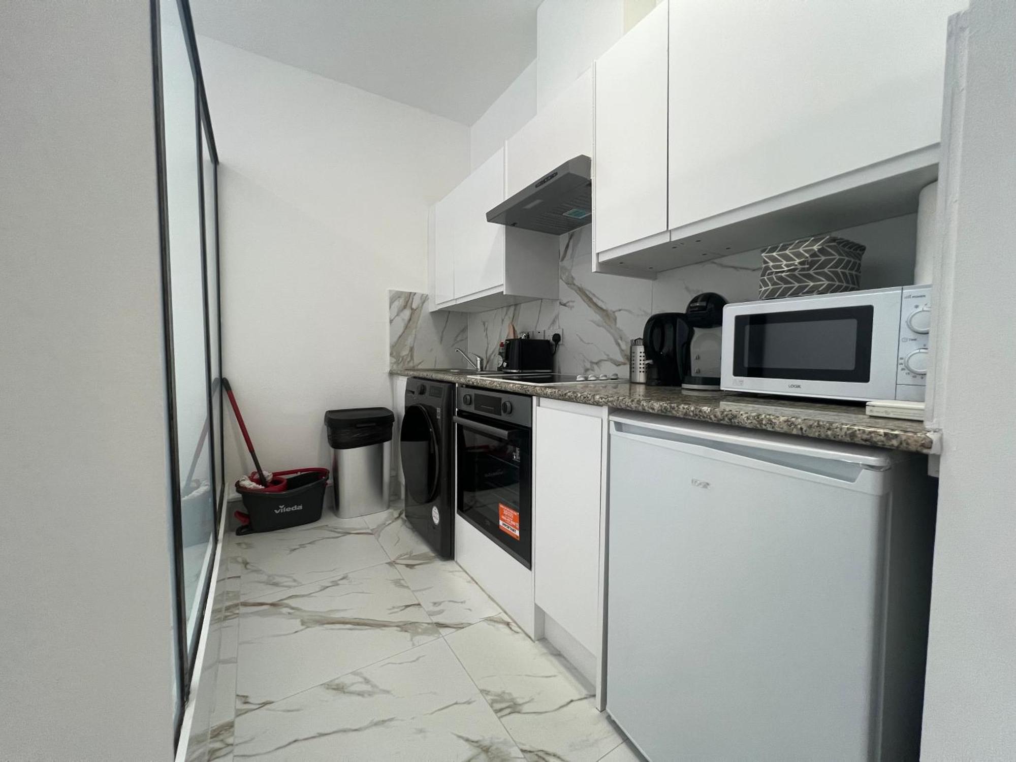 Stylish And Modern In Vibrant Soho Unbeatable Location Wdg Apartment *