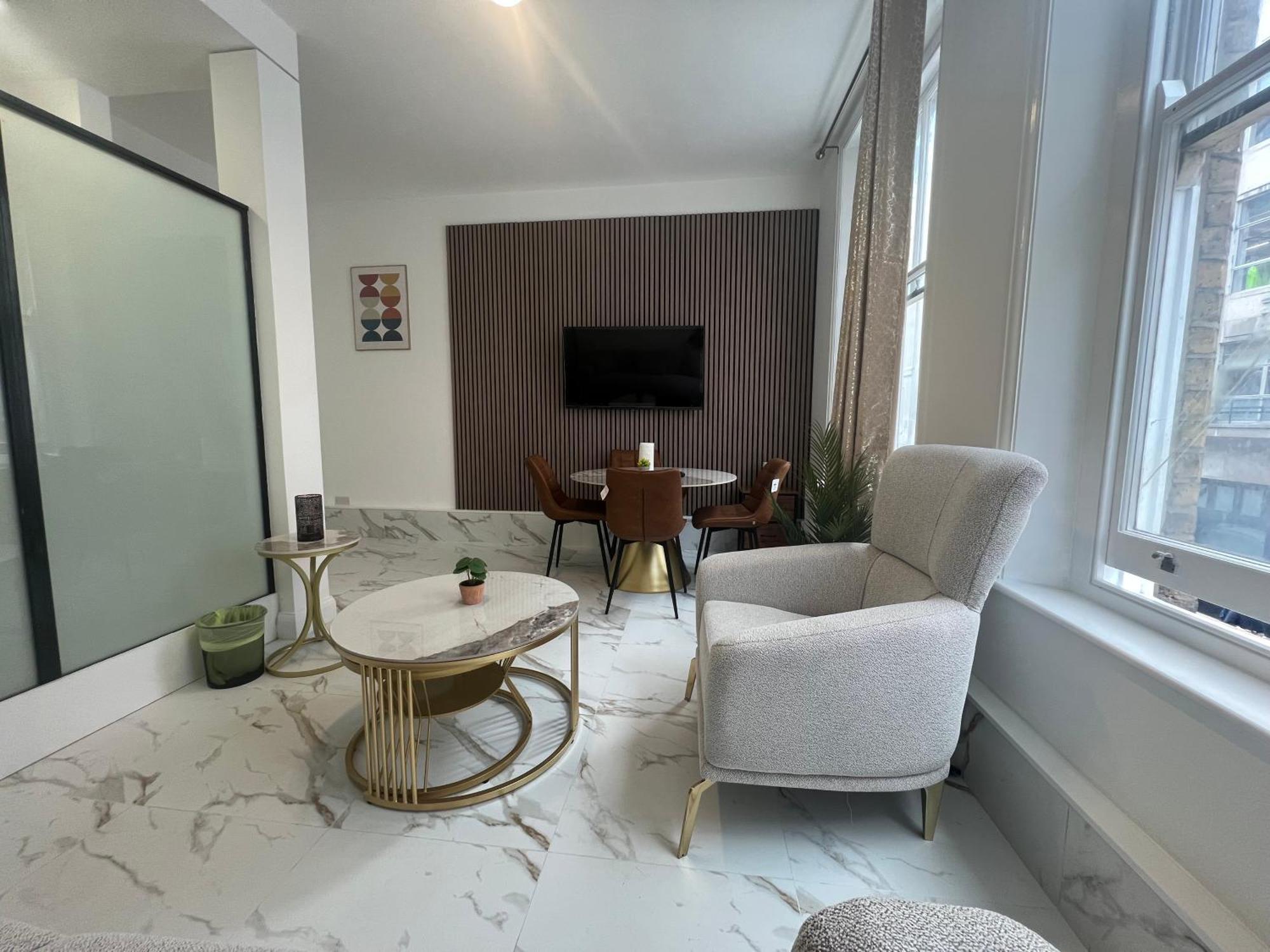 Stylish And Modern In Vibrant Soho Unbeatable Location Wdg London