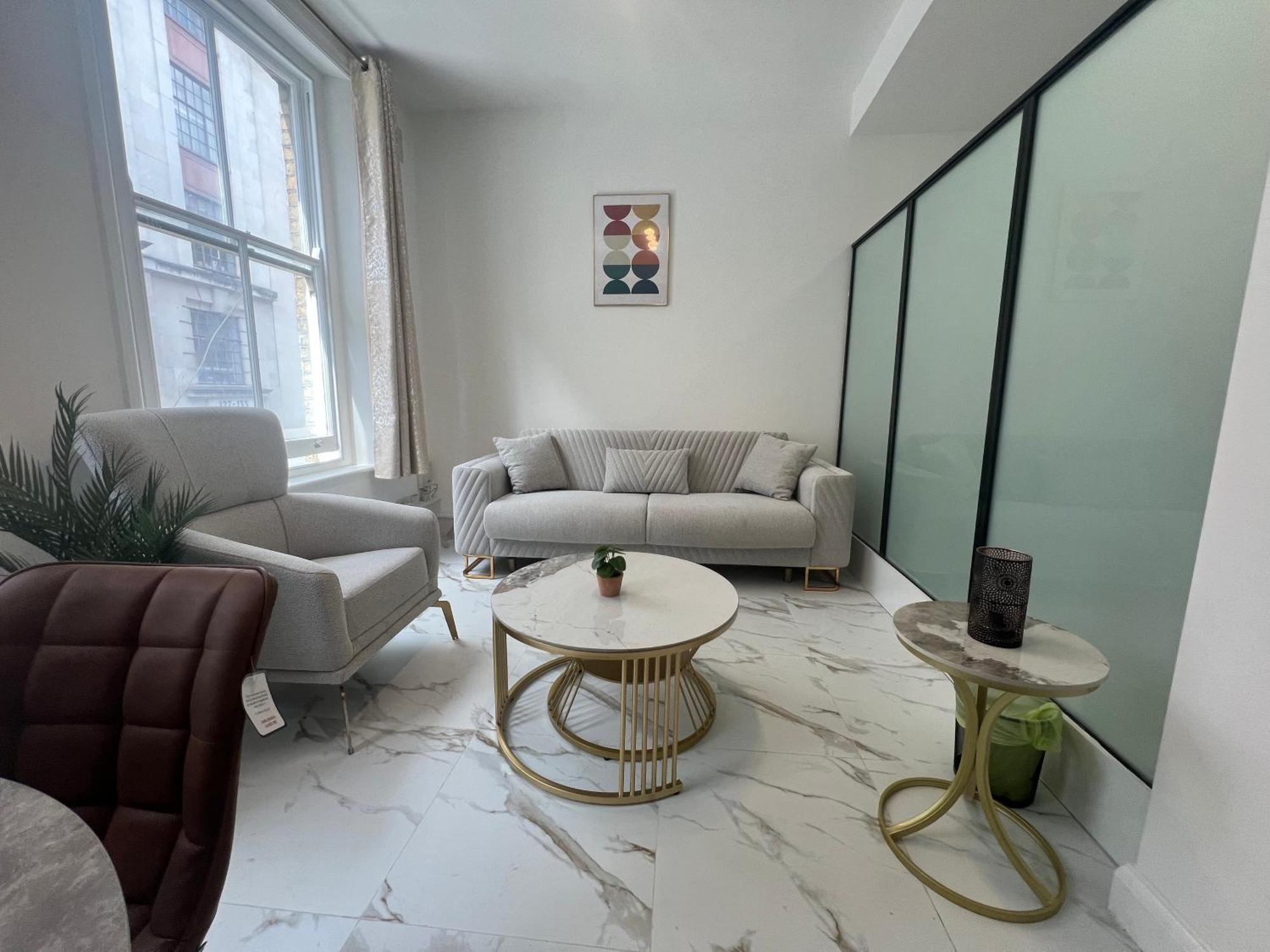 Stylish And Modern In Vibrant Soho Unbeatable Location Wdg London