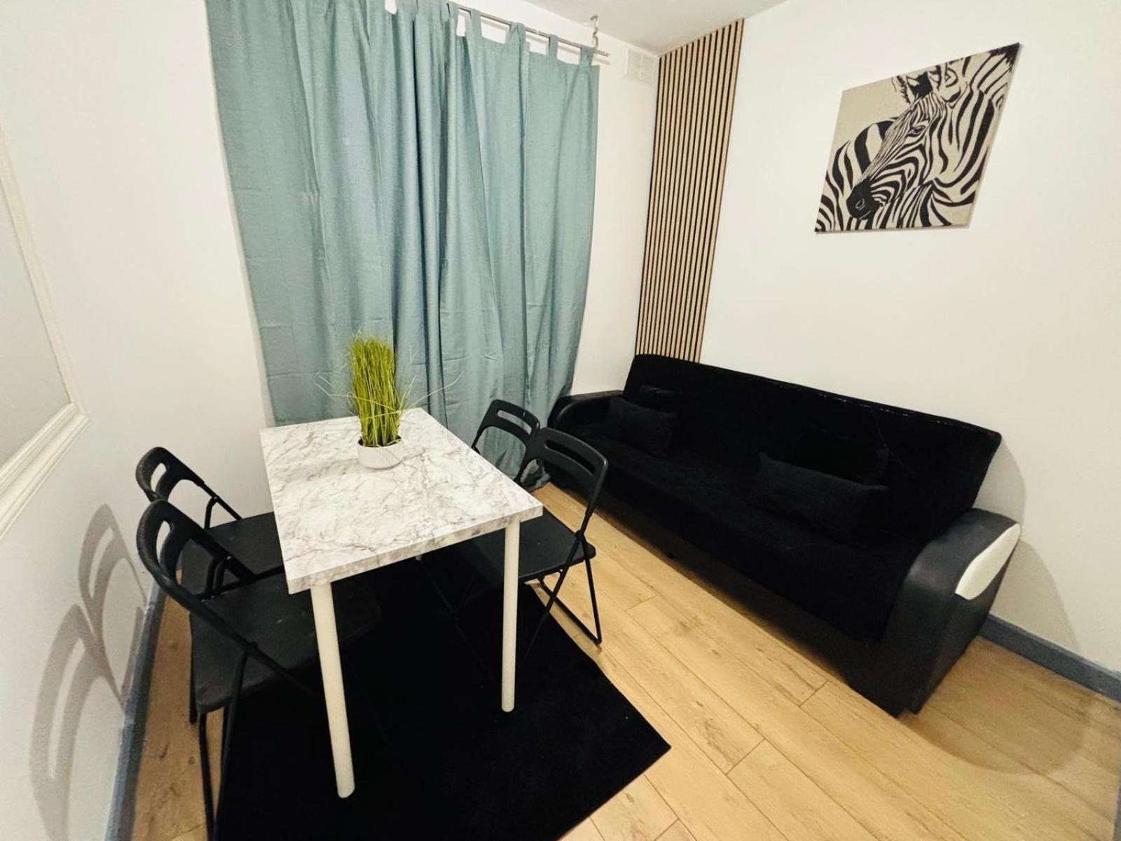 Flats, Location For Tourists, Next Tower Bridge * London