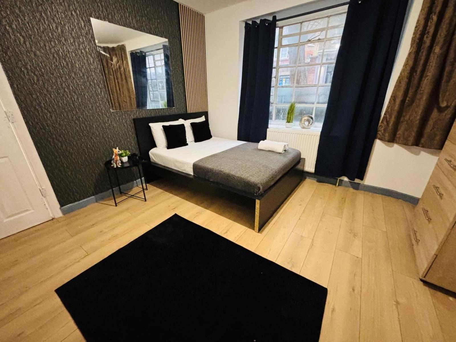 Flats, Location For Tourists, Next Tower Bridge London