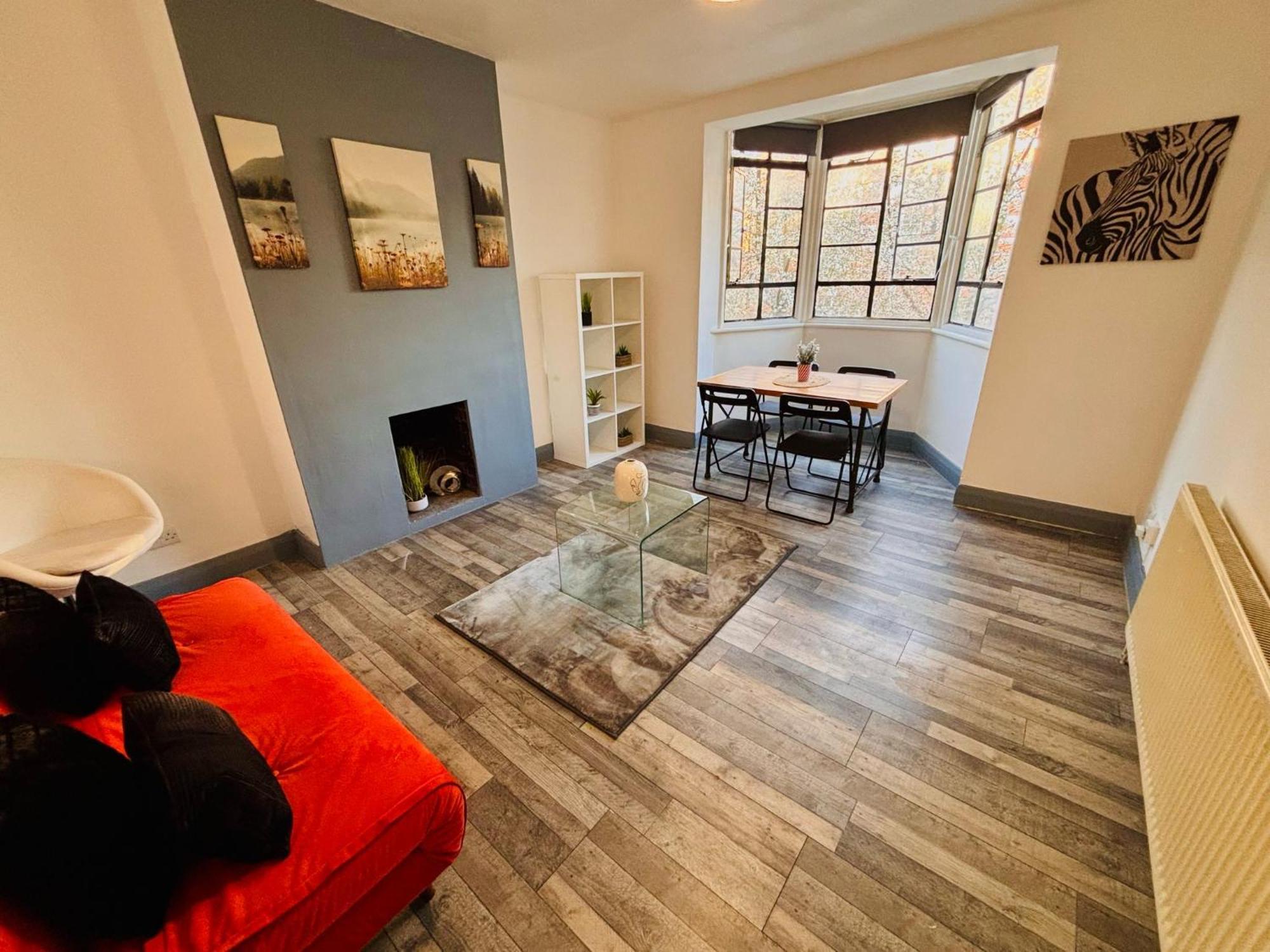 Flats, Location For Tourists, Next Tower Bridge Apartment *