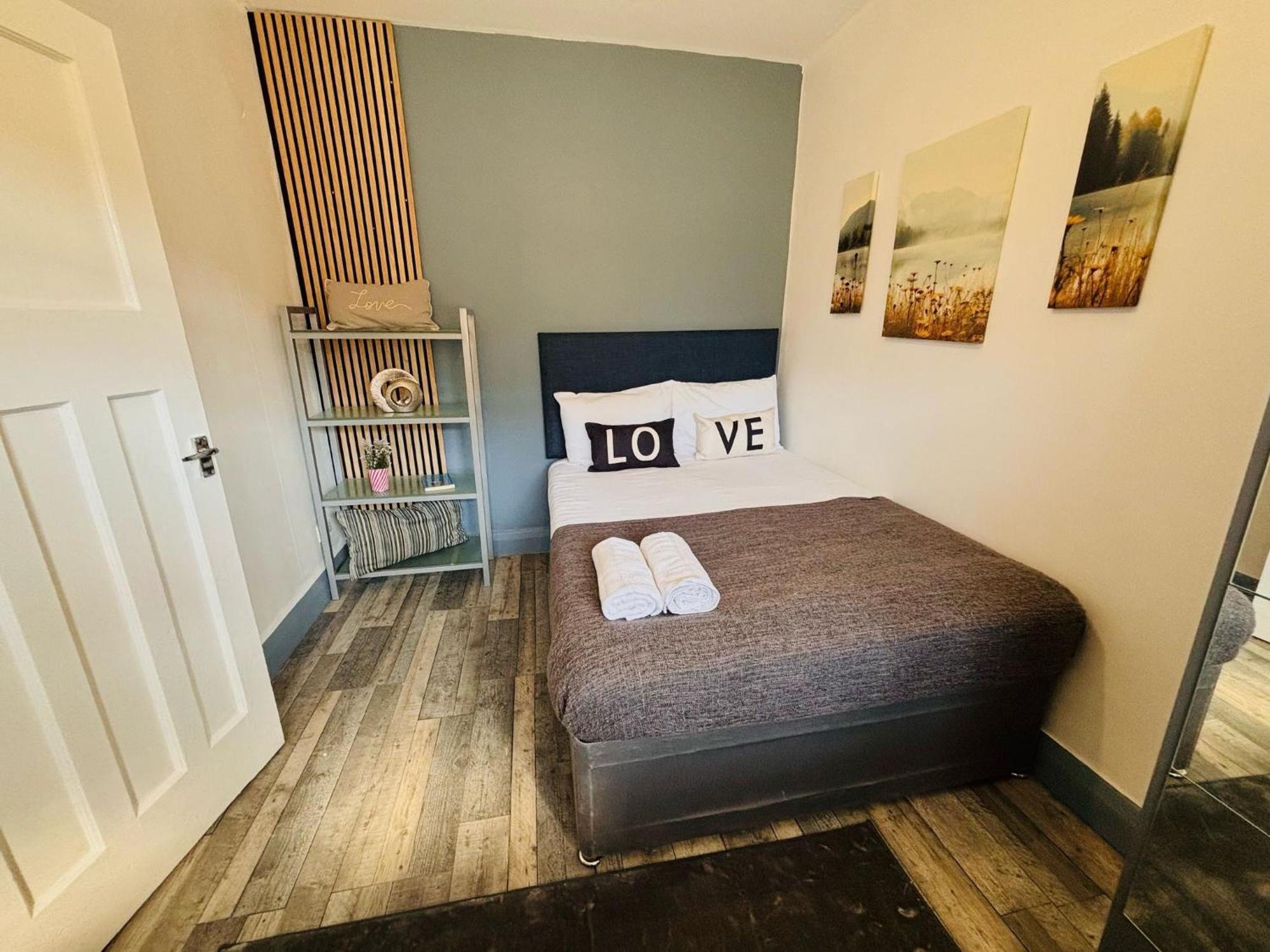 Flats, Location For Tourists, Next Tower Bridge London