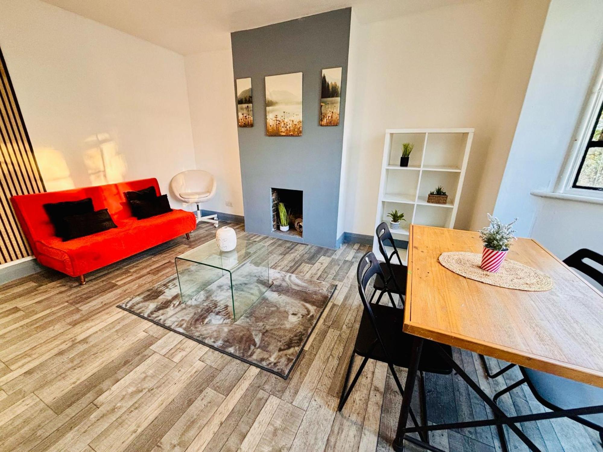 Apartment Flats, Location For Tourists, Next Tower Bridge *