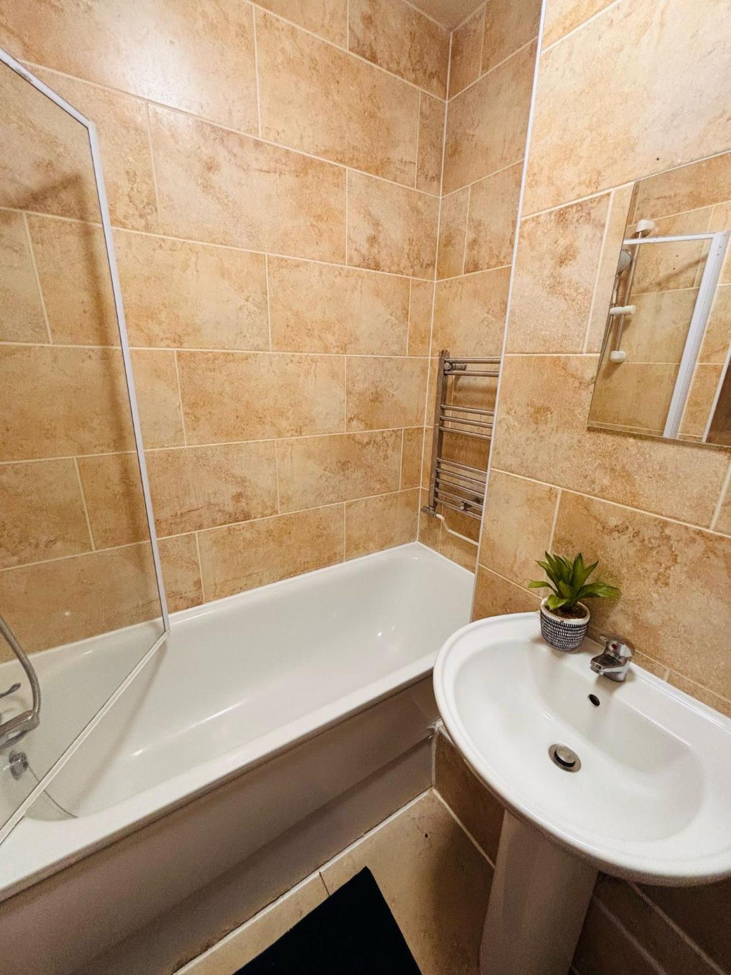 Flats, Location For Tourists, Next Tower Bridge Apartment London