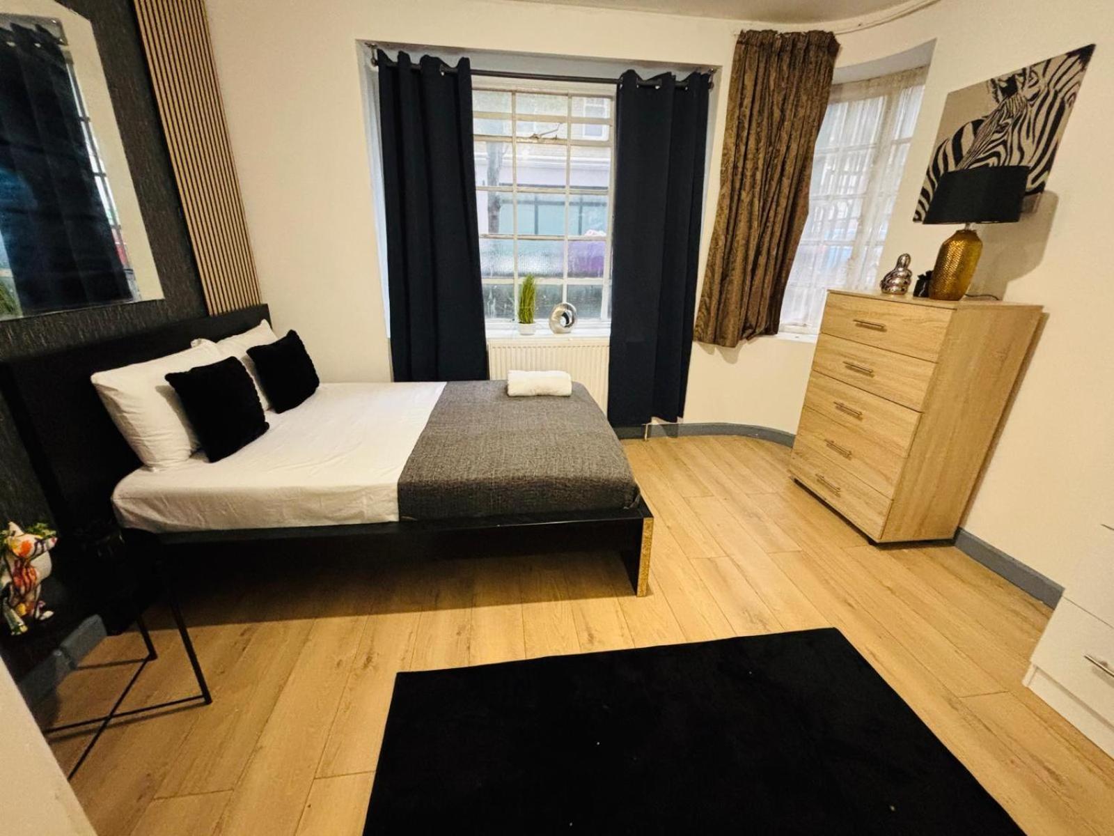 Apartment Flats, Location For Tourists, Next Tower Bridge London