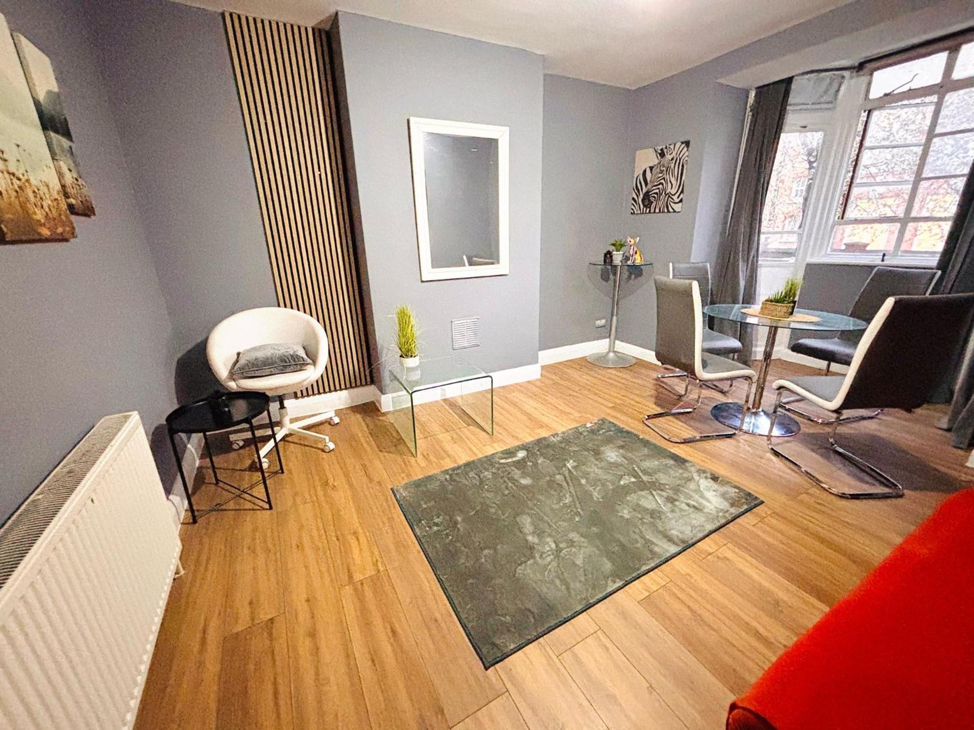 Flats, Location For Tourists, Next Tower Bridge Apartment London