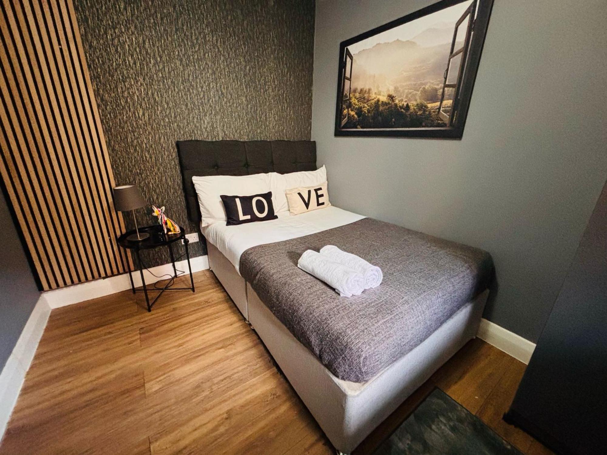 Apartment Flats, Location For Tourists, Next Tower Bridge
