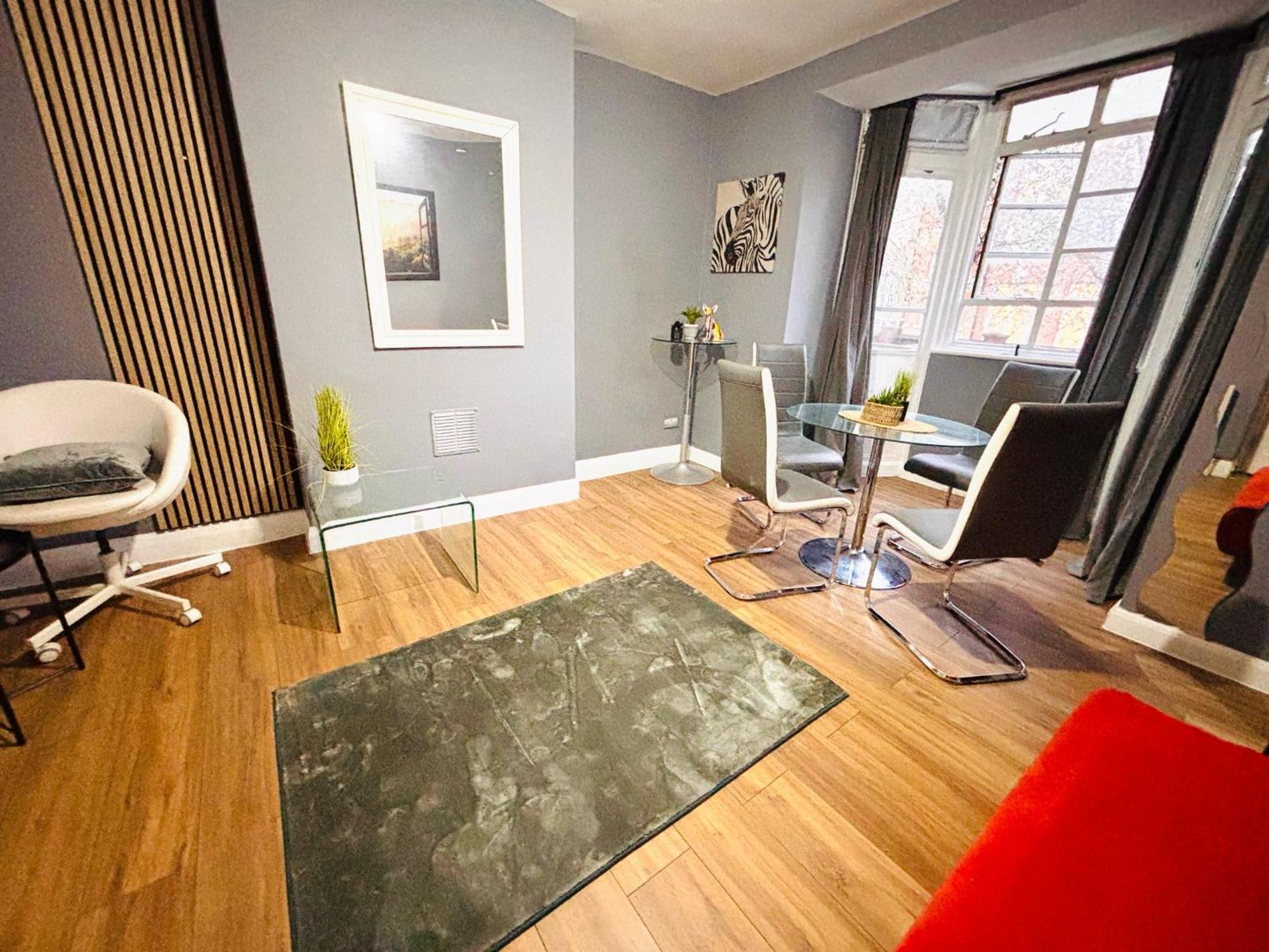 Flats, Location For Tourists, Next Tower Bridge London