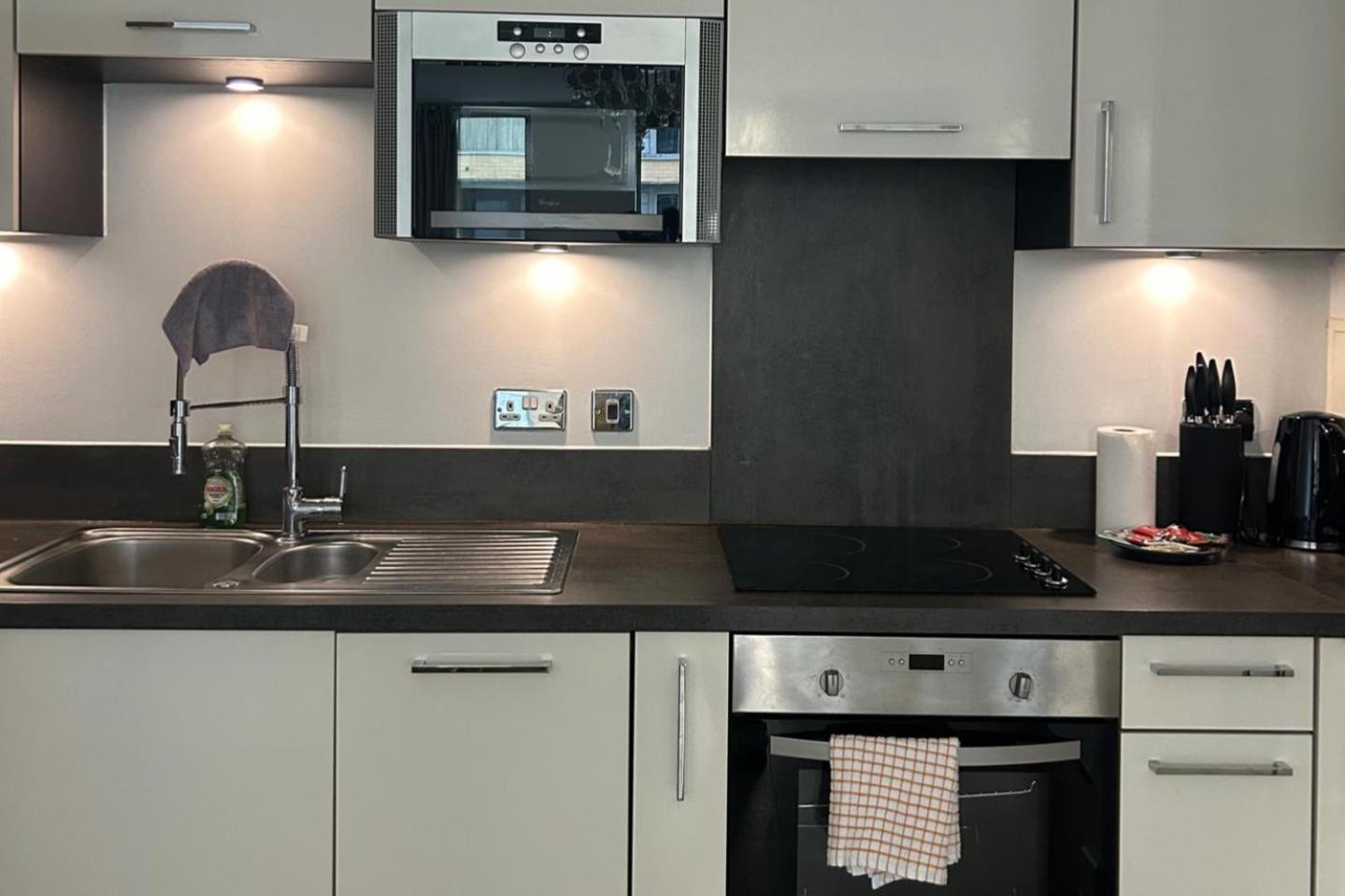 Apartamento 1-Bed Apt Sleeps 4 Central To Shops & Transport *