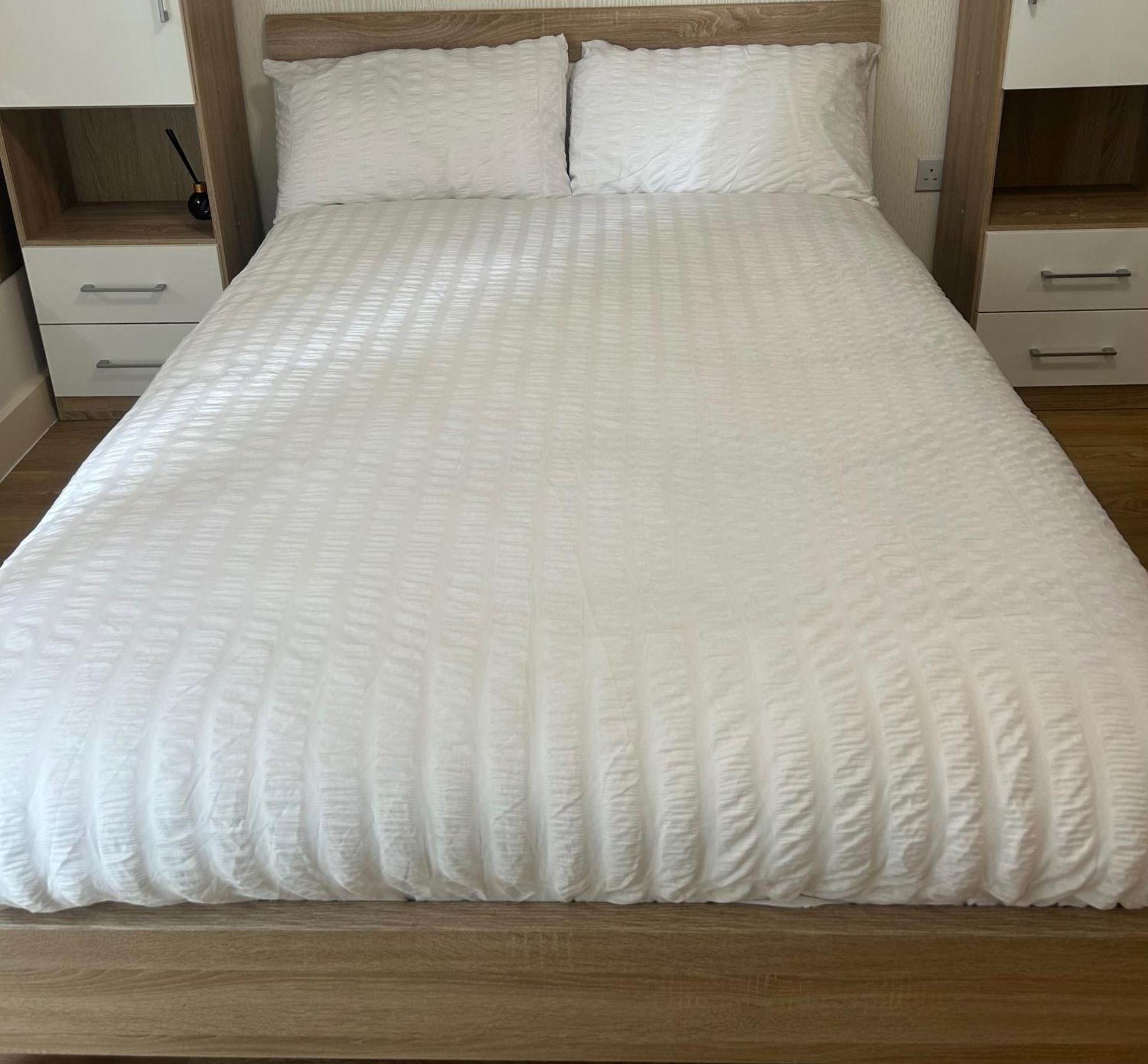 1-Bed Apt Sleeps 4 Central To Shops & Transport * Londres