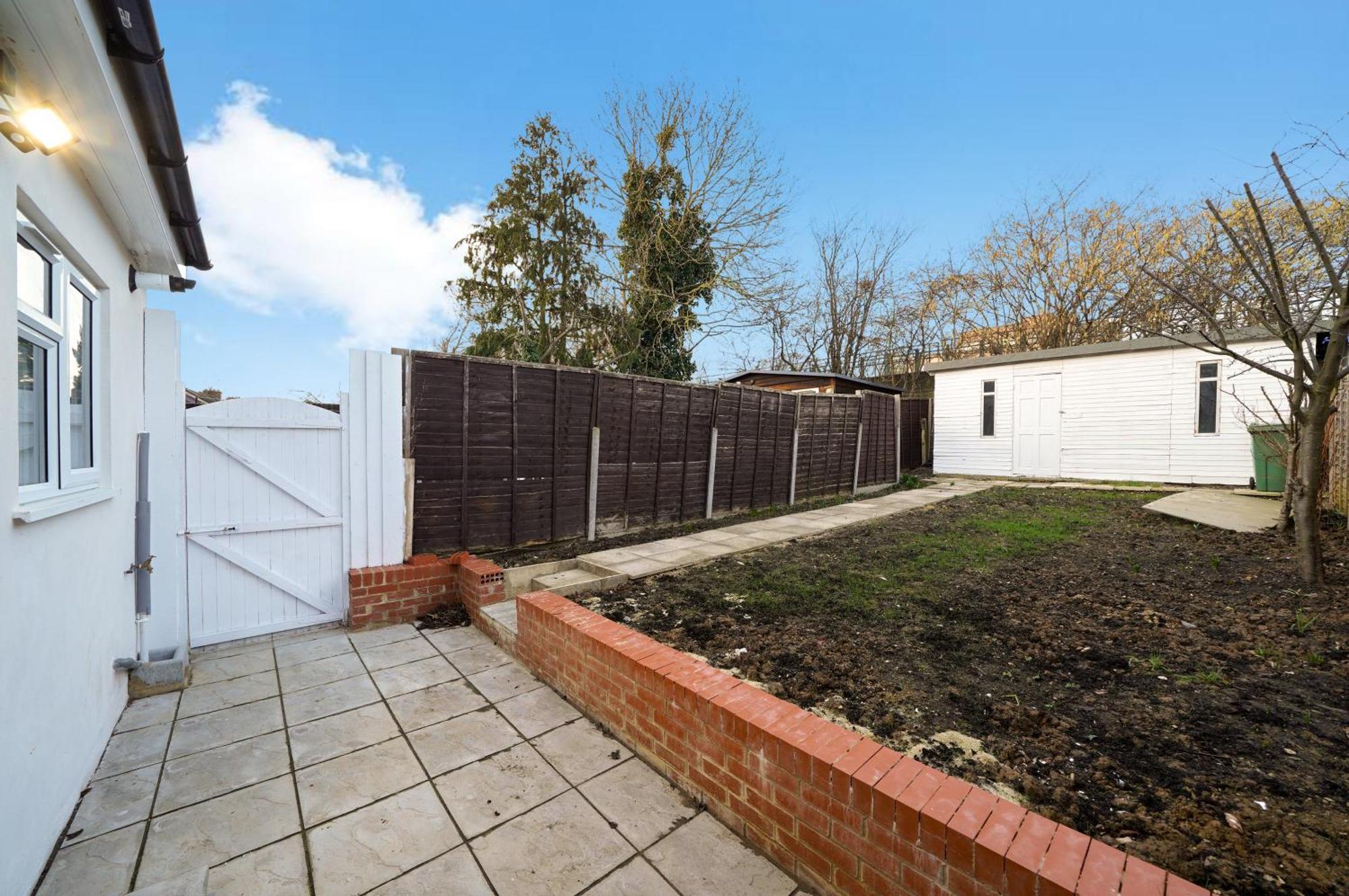 Sleek And Stylish House In Wembley - Sleeps 14 * London