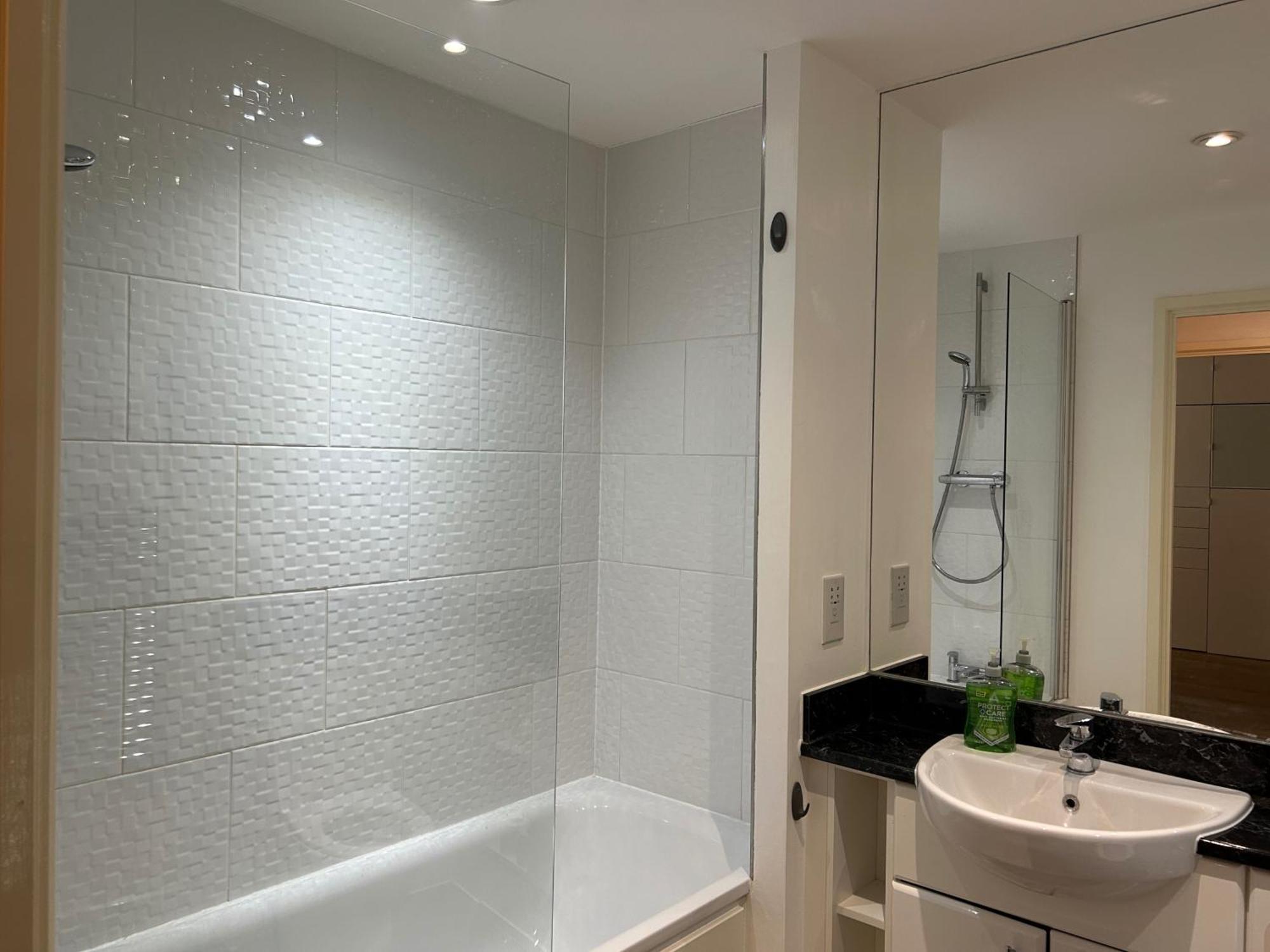 Apartamento 1-Bed Apt Sleeps 4 Central To Shops & Transport Londres