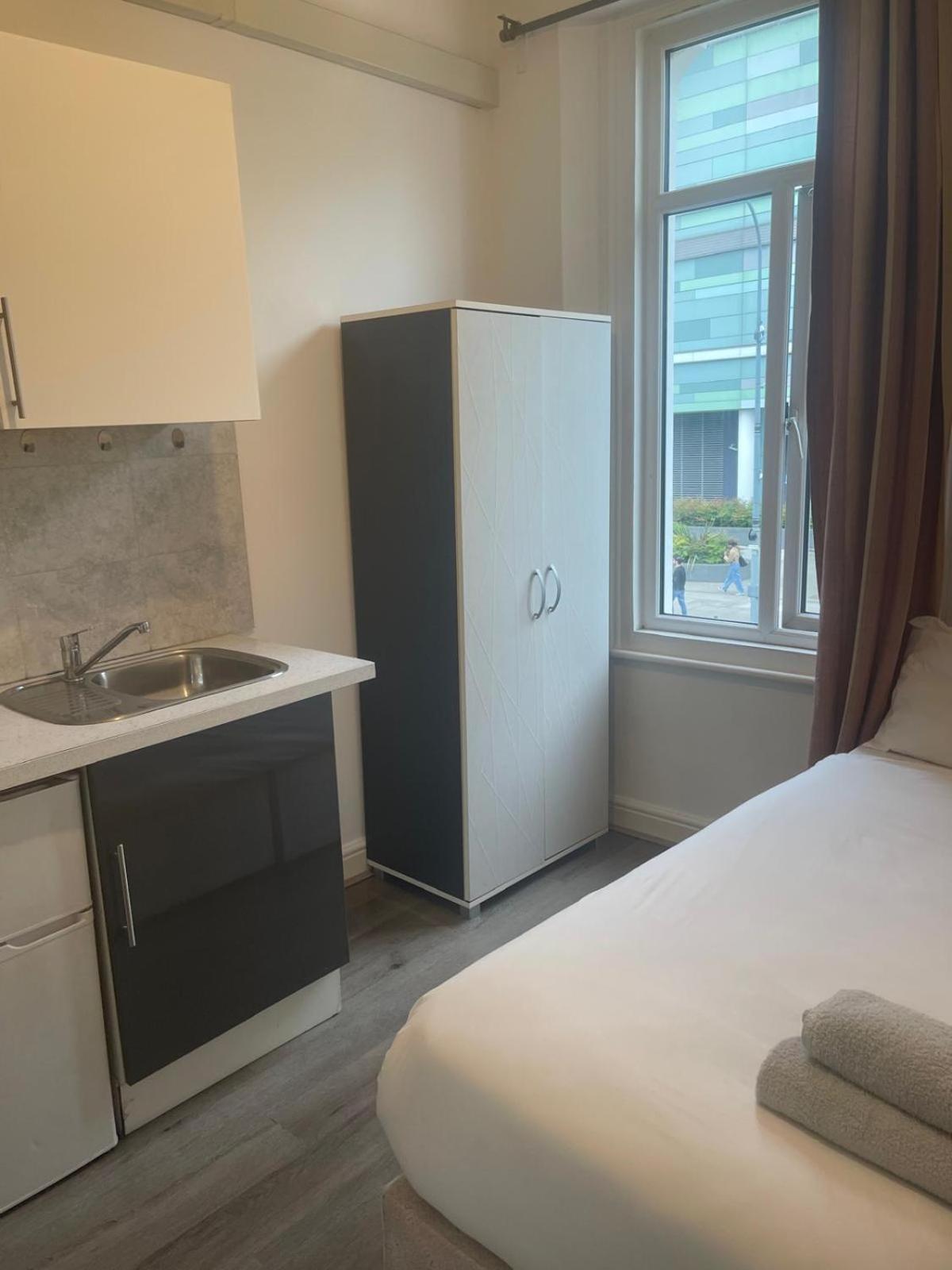 Flat Near Westfield Apartment