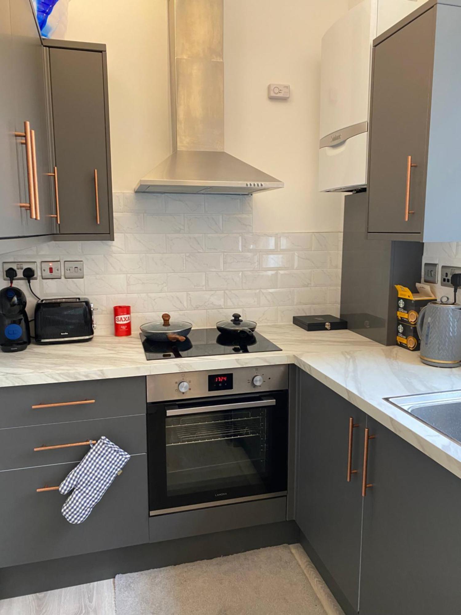 Appartement Bright & Spacious 2-Bed, 2-Bath In The Heart Of Central London - Whole Apartment Londen
