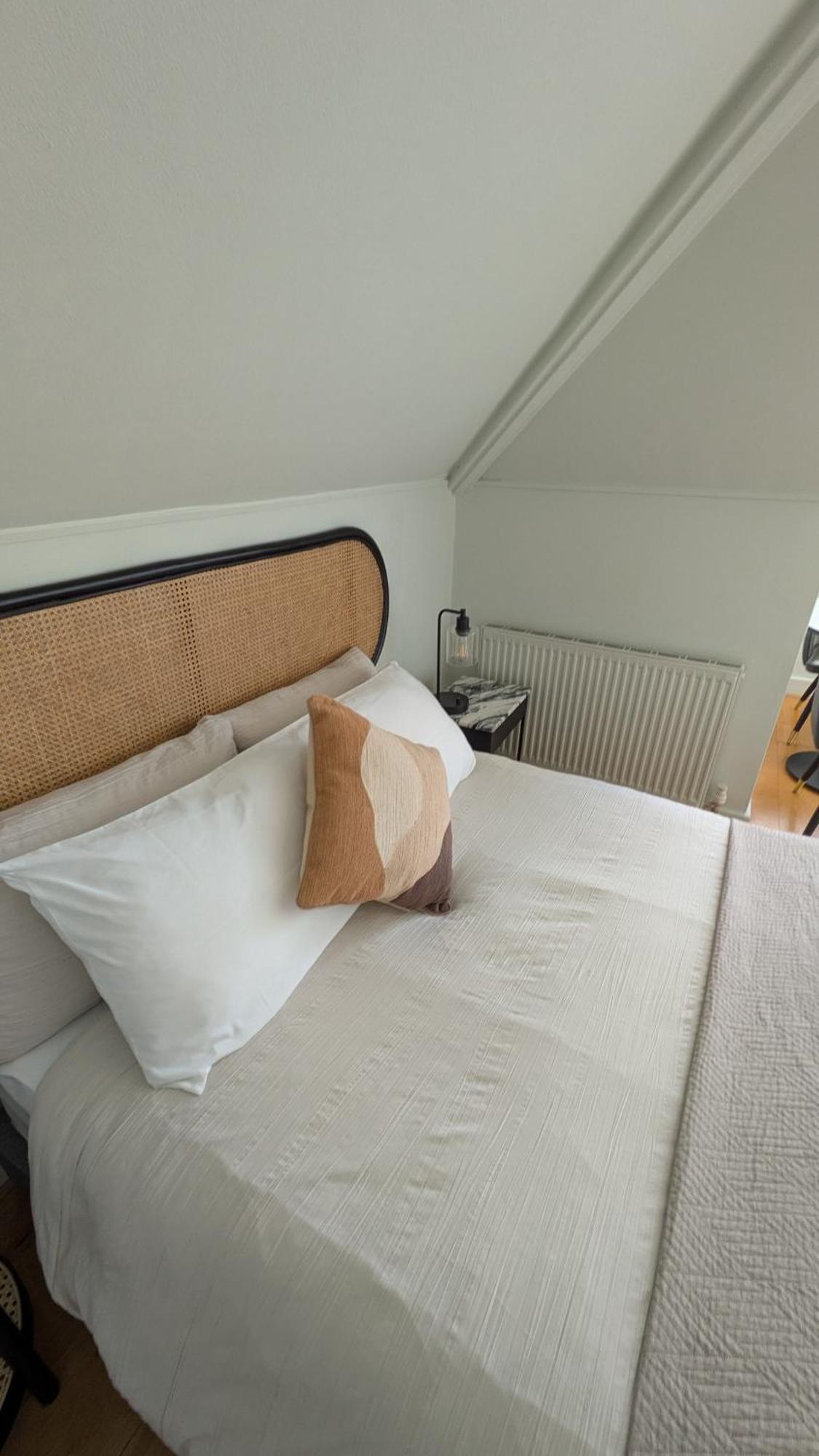 Charming Bright 2-bed Heritage Flat, Battersea Park, *