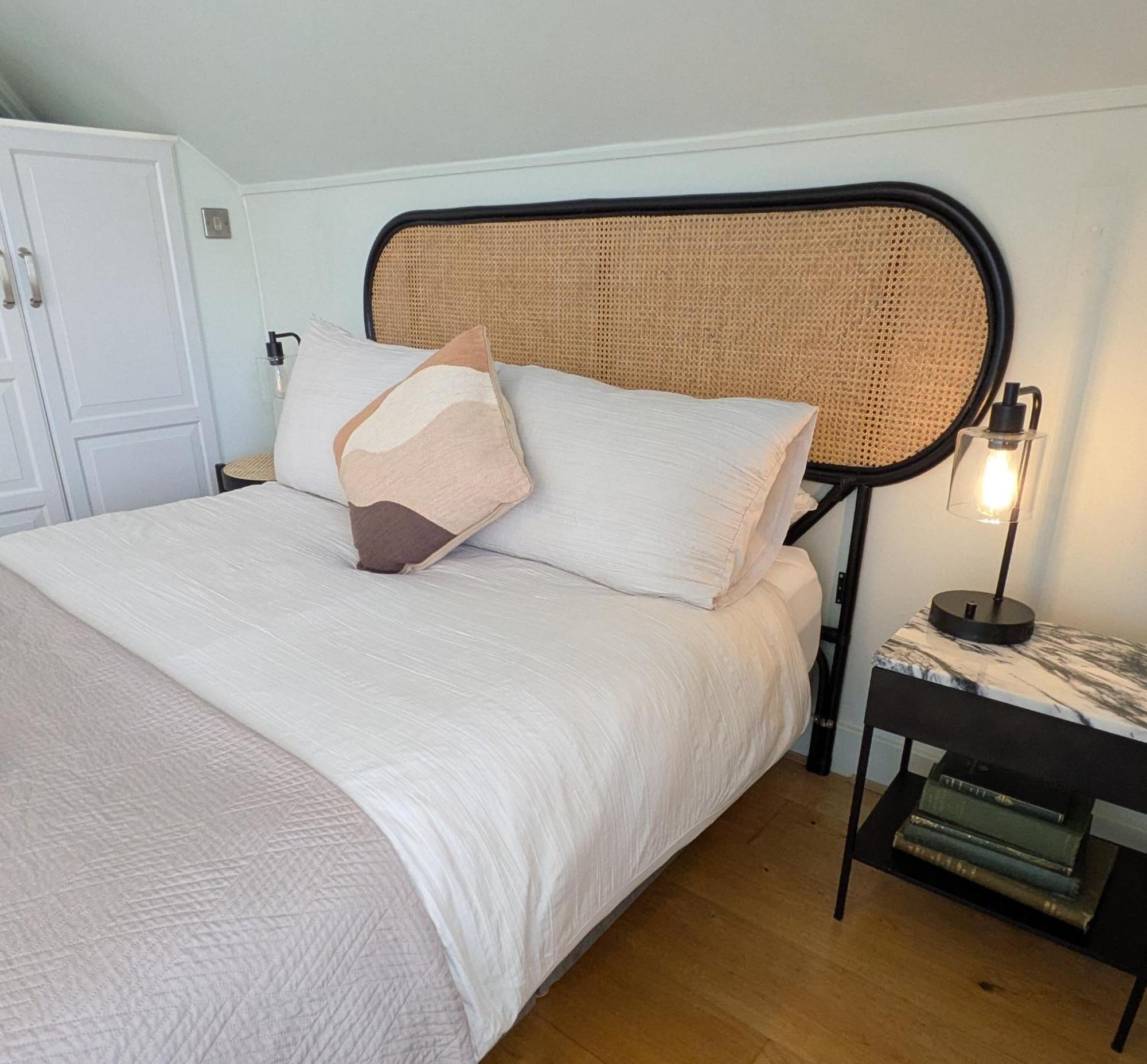 Charming Bright 2-bed Heritage Flat, Battersea Park, *