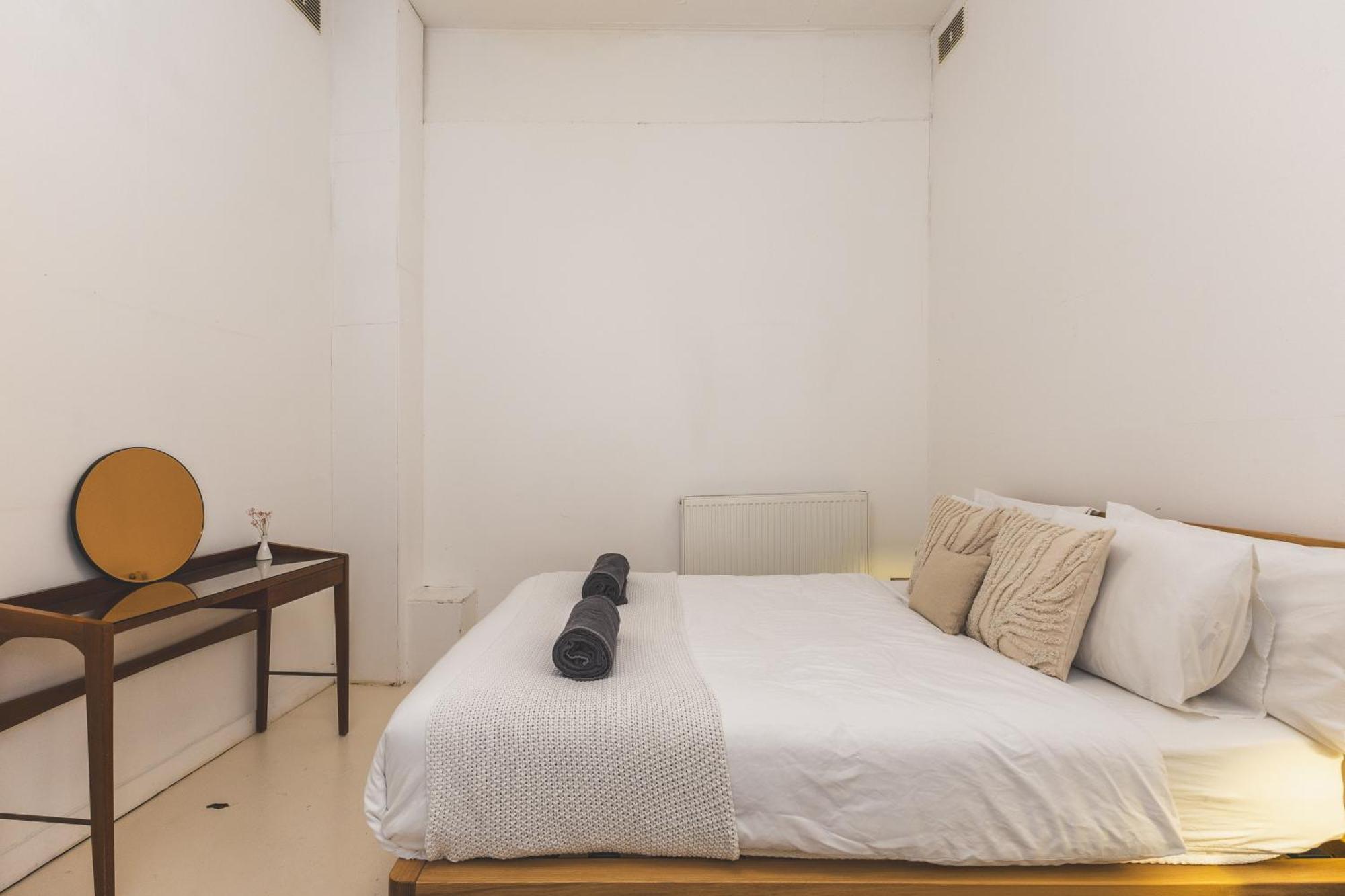 Bright & Spacious 2br Flat, Great Transport Links
