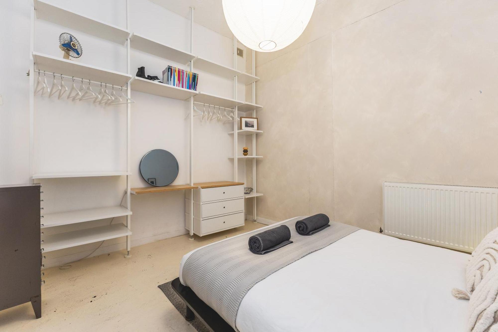 Bright & Spacious 2br Flat, Great Transport Links Apartment