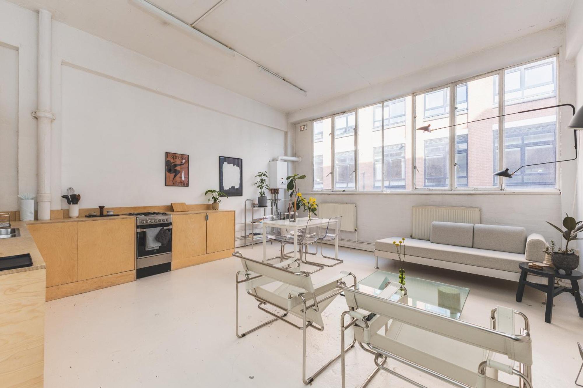 Bright & Spacious 2br Flat, Great Transport Links Apartment *