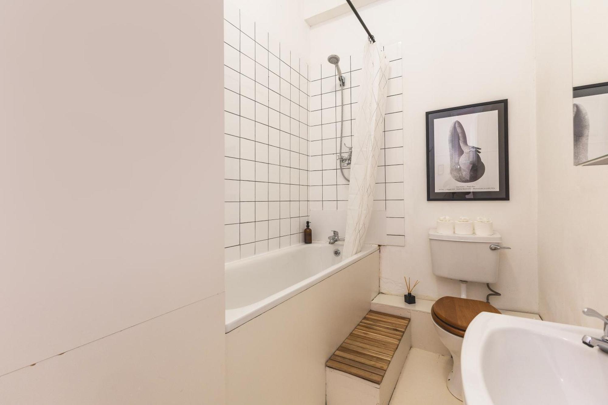 Apartment Bright & Spacious 2br Flat, Great Transport Links London