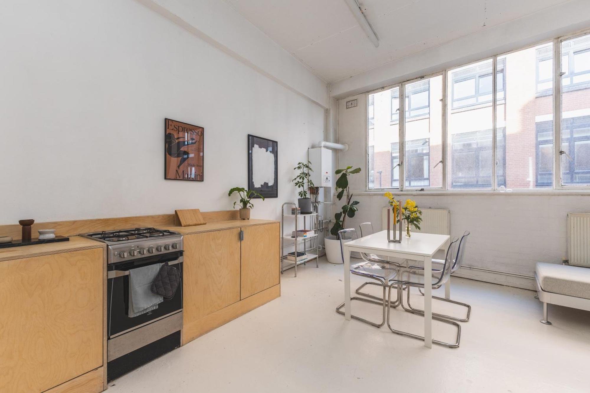 Bright & Spacious 2br Flat, Great Transport Links