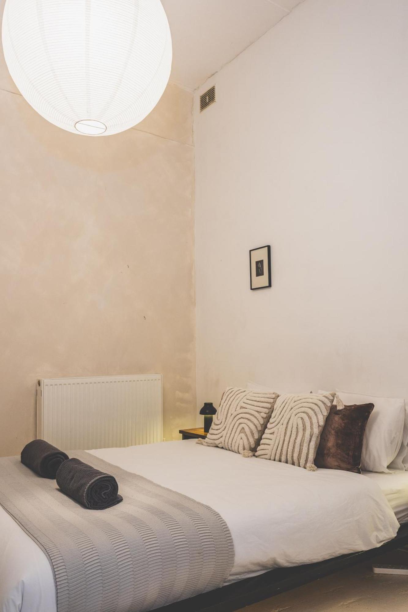 Bright & Spacious 2br Flat, Great Transport Links Apartment London
