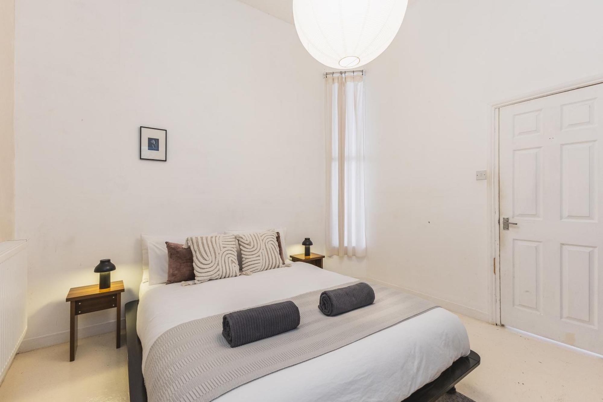 Bright & Spacious 2br Flat, Great Transport Links * London