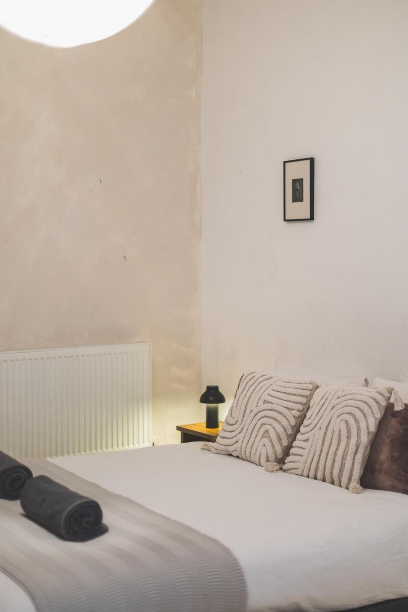 Bright & Spacious 2br Flat, Great Transport Links Apartment London