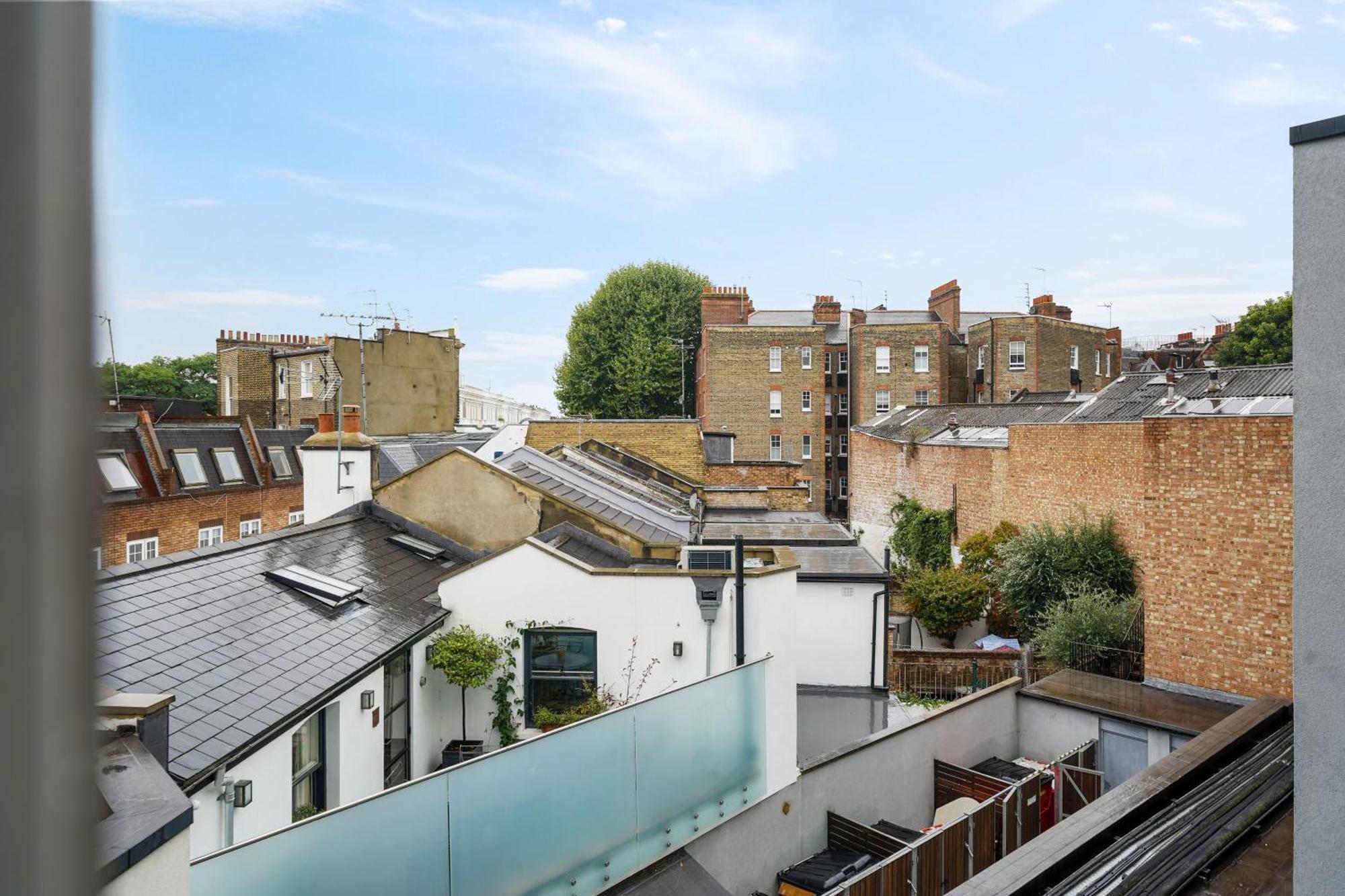 4 Bedroom Flat In Kensington