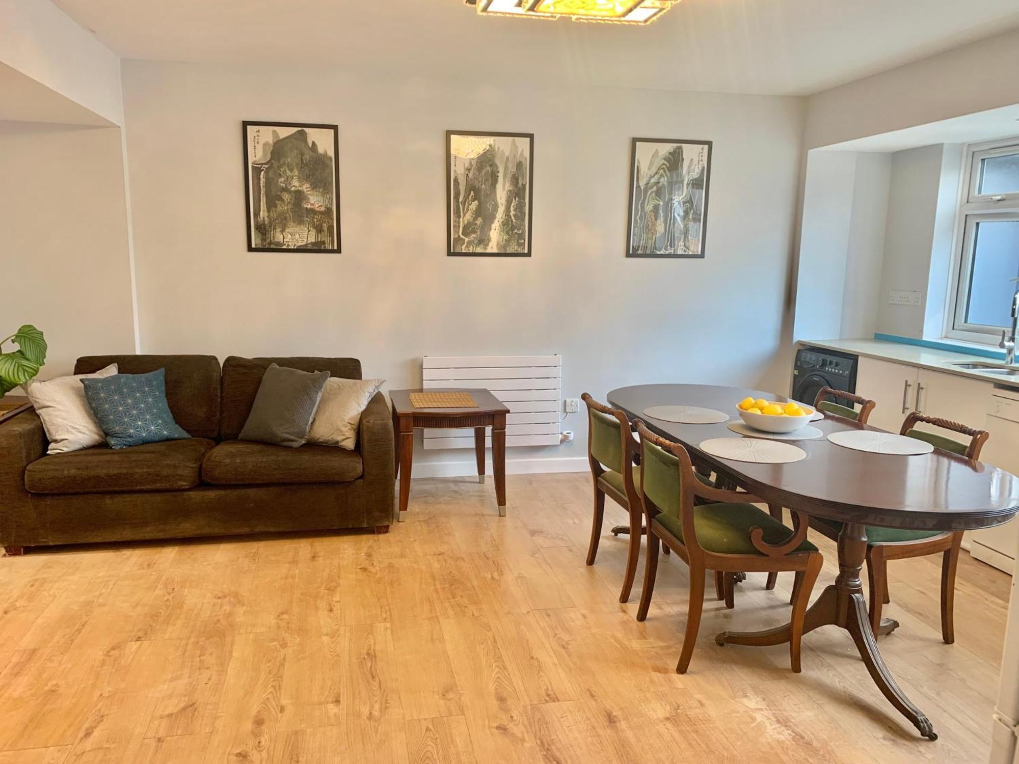 4 Bedroom Flat In Kensington *