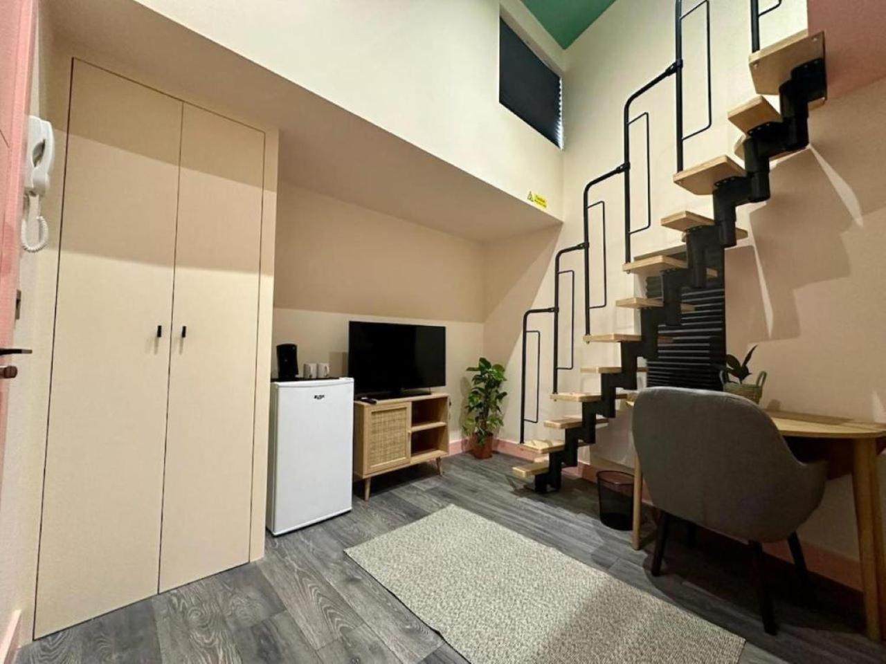 Stylish And Funky Retreat, Perfect For 2 Guests Apartment London