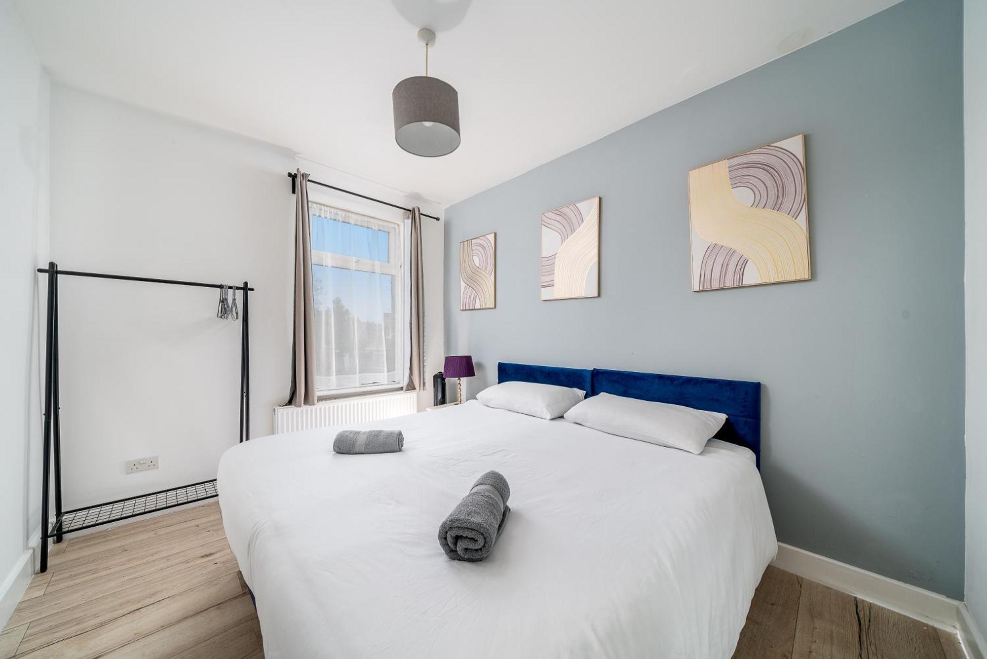 Canning Town 4 Bed Flat Sleeps 7- For Groups, Families And Contractors- With Free Parking Apartment London