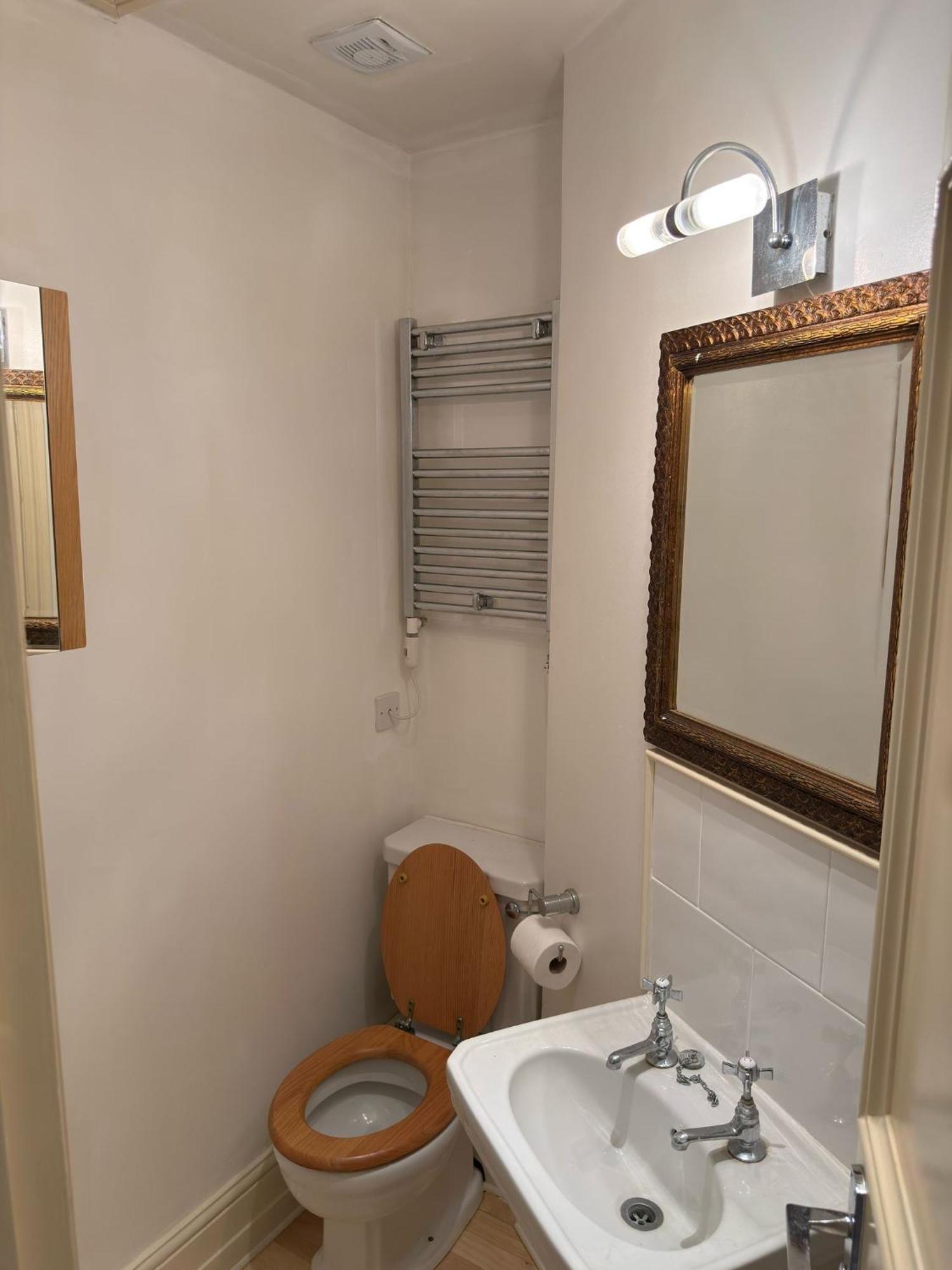 Newly Refurbished- Awesome Very Central Flat In Famous Notting Hill With A Balcony Apartment London