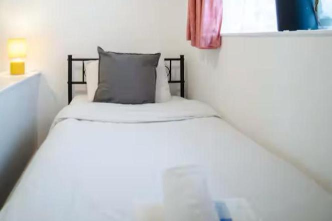 Holiday home Coolfin House - 3 Bedroom Near Excel & Custom House Station