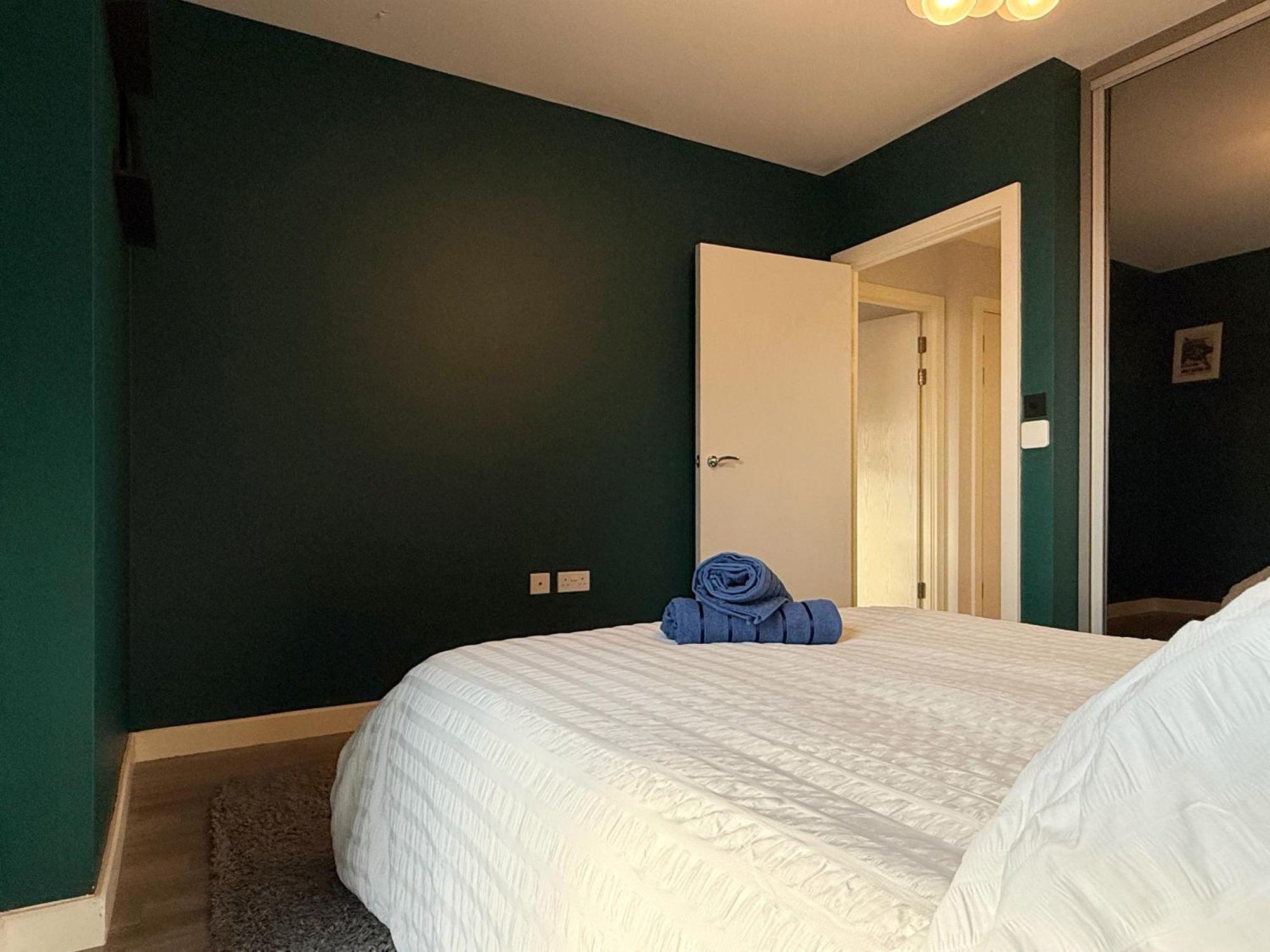 George's Place In Wembley - Close To Wembley Stadium & Wembley Arena Apartment *